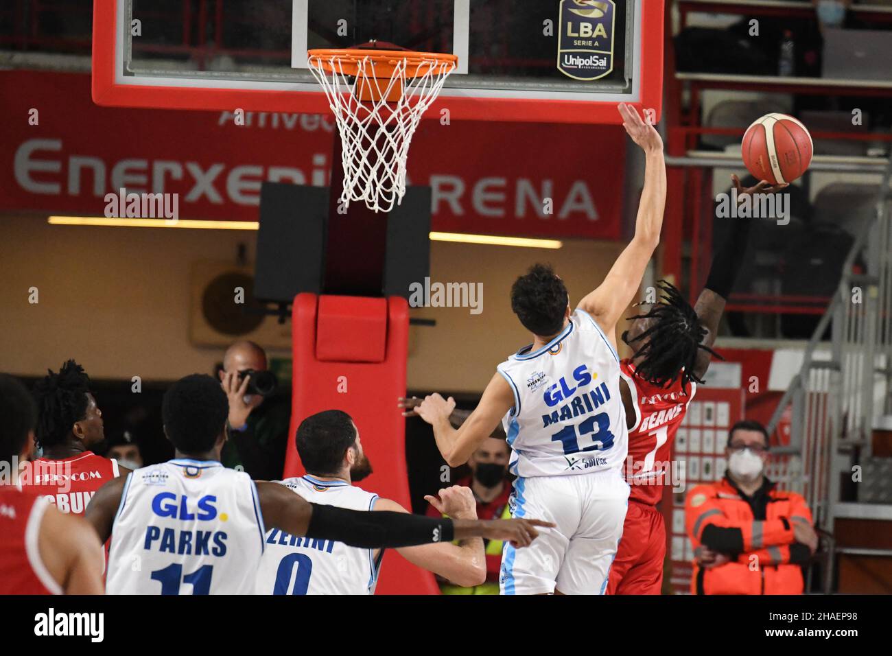 Varese, Italia. 12th Dic 2021. -7 Anthony Beane OpenJobMetis Varese durante la partita del Campionato LBA Italia tra Openjobmetis Varese e Devi Napoli Basket, a Varese, Italia, il 12 dicembre 2021. Credit: Fabio Averna/Alamy Live News Foto Stock