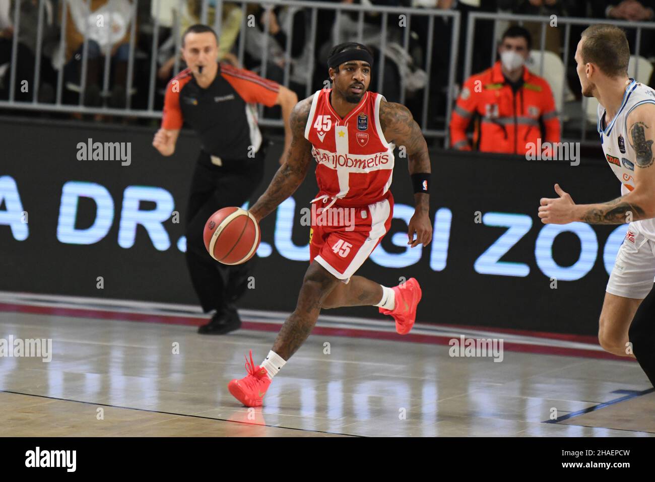 Varese, Italia. 12th Dic 2021. 45 KEENE MARCUS durante la partita del Campionato LBA Italia tra Openjobmetis Varese e Devi Napoli Basket, a Varese, in Italia, il 12 dicembre 2021. Credit: Fabio Averna/Alamy Live News Foto Stock