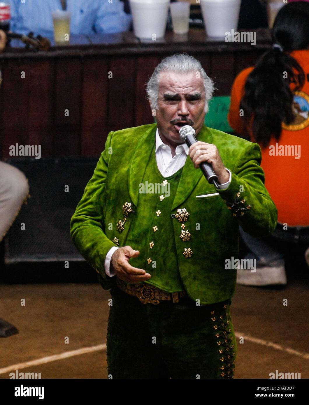 CITTÀ DEL MESSICO, MESSICO - MAGGIO 16: Vicente Fernandez, cantante di musica mariachi popolare, durante la sua presentazione nell'arena del palenque della sonora Cattle Expo il 16 maggio 2009 a Hermosillo, Messico (Foto di Luis Gutierrez / Norte Photo ) Foto Stock