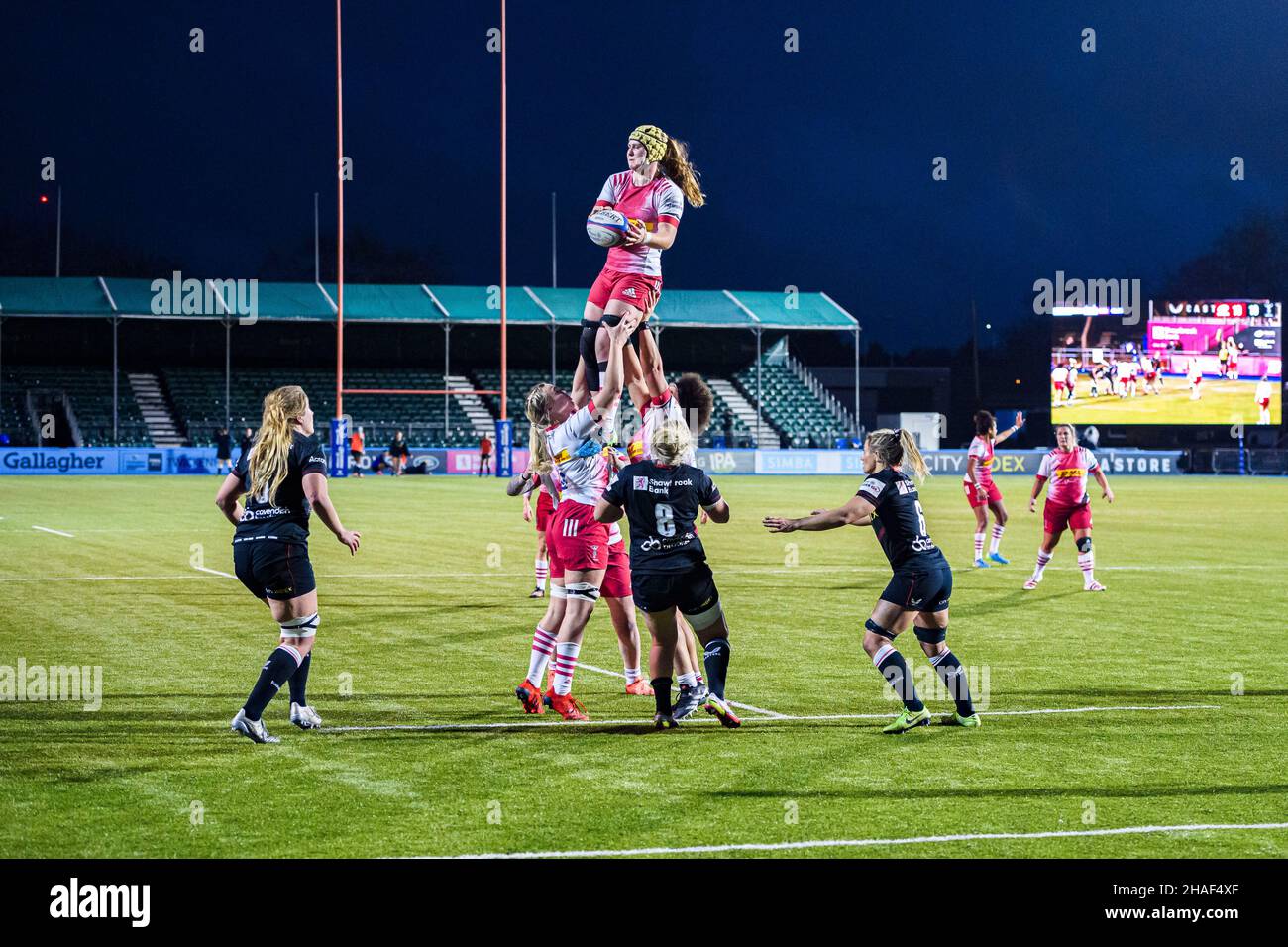 LONDRA, REGNO UNITO. 12th, dic 2021. Rosie Galligan of Harlequins Ladies ha catturato la palla line-out durante Allianz Premier 15s Rugby Match tra Saracens Women vs Harlequins Ladies allo StoneX Stadium domenica 12 dicembre 2021. LONDRA INGHILTERRA. Credit: Taka G Wu/Alamy Live News Foto Stock