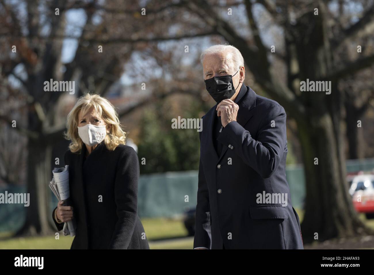 Washington, Stati Uniti. 12th Dic 2021. Il presidente degli Stati Uniti Joe Biden e la prima signora Dr. Jill Biden tornano alla Casa Bianca a Washington, DC, dopo aver trascorso il fine settimana a Wilmington, Delaware Domenica 12 dicembre 2021. Foto di Chris Kleponis/UPI Credit: UPI/Alamy Live News Foto Stock