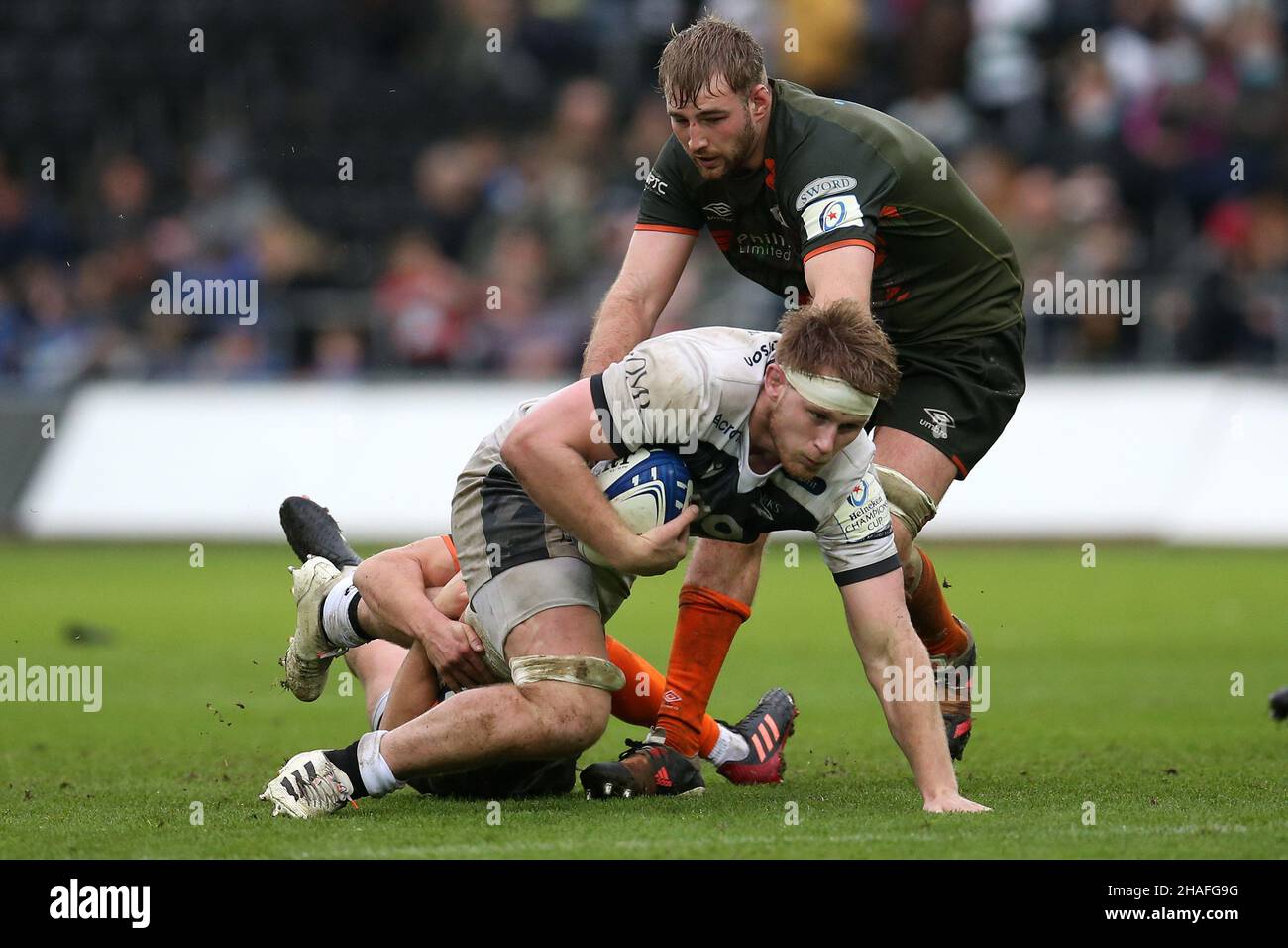 Swansea, Regno Unito. 12th Dic 2021. DaN du Preez di sale squali è affrontato. Heineken Champions Cup rugby, Ospreys v sale squali allo stadio Swansea.com di Swansea, South Wales domenica 12th dicembre 2021. pic di Andrew Orchard/Andrew Orchard SPORTS photography/Alamy Live News credito: Andrew Orchard SPORTS photography/Alamy Live News Foto Stock