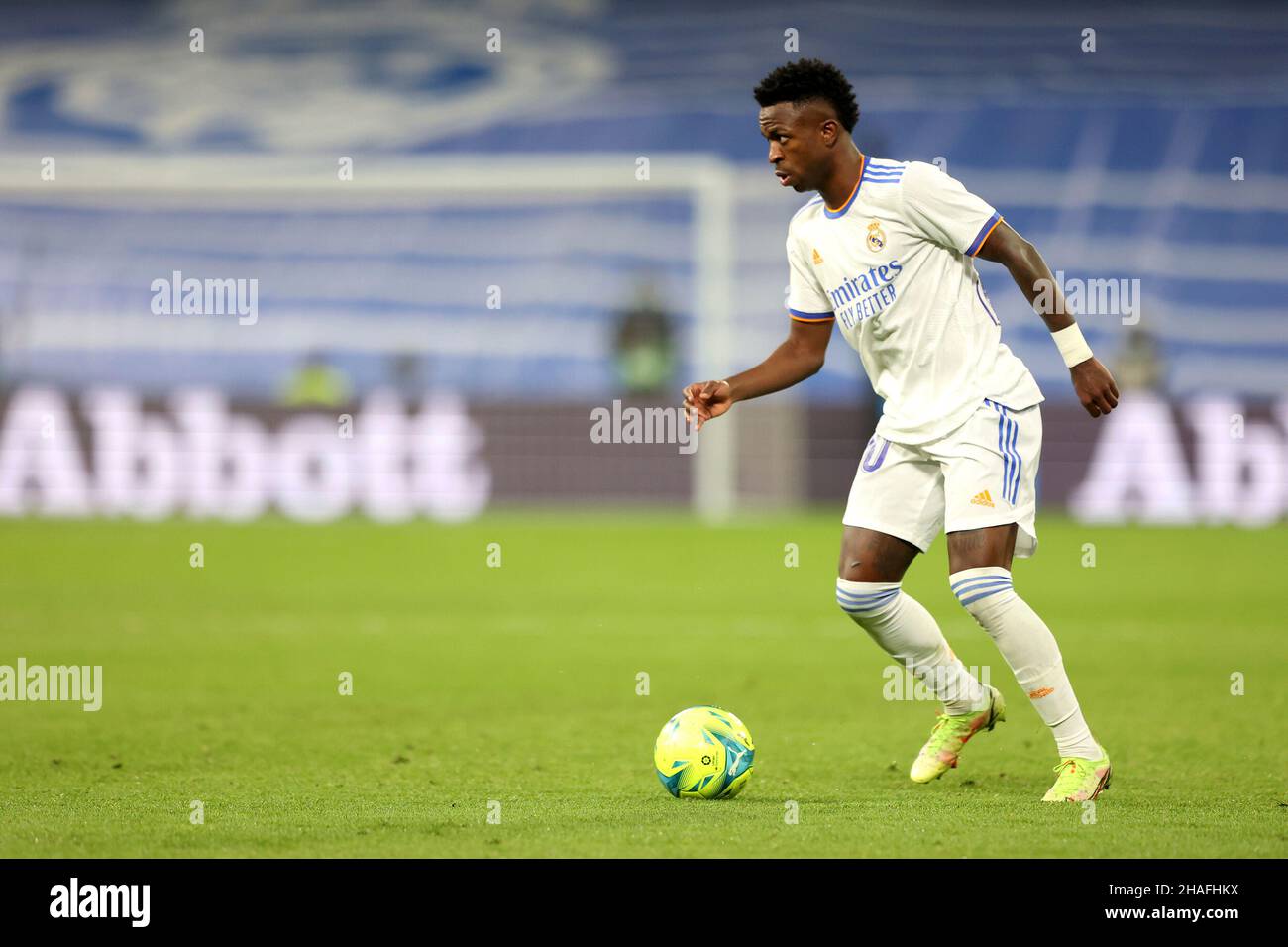 Madrid, spagnolo. 12th Dic 2021. Madrid, Spagna; 12.12.2021.- Real Madrid vs Atletico de Madrid Calcio a la Liga Spagna partita 17 2021-2022 tenutasi a Santiago Bernabeu, Madrid. Real Madrid player Vinicius Credit: Juan Carlos Rojas/dpa/Alamy Live News Foto Stock