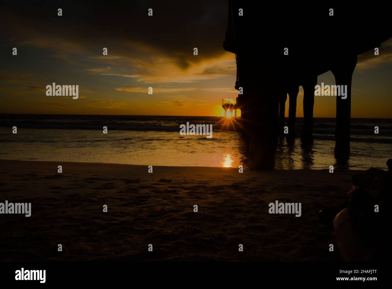 Bellezza naturale della costa californiana, scattata subito dopo il tramonto a Manhattan Beach. La luce di un'emozione colorata abbonda le distinazioni dei viaggi più importanti. Foto Stock