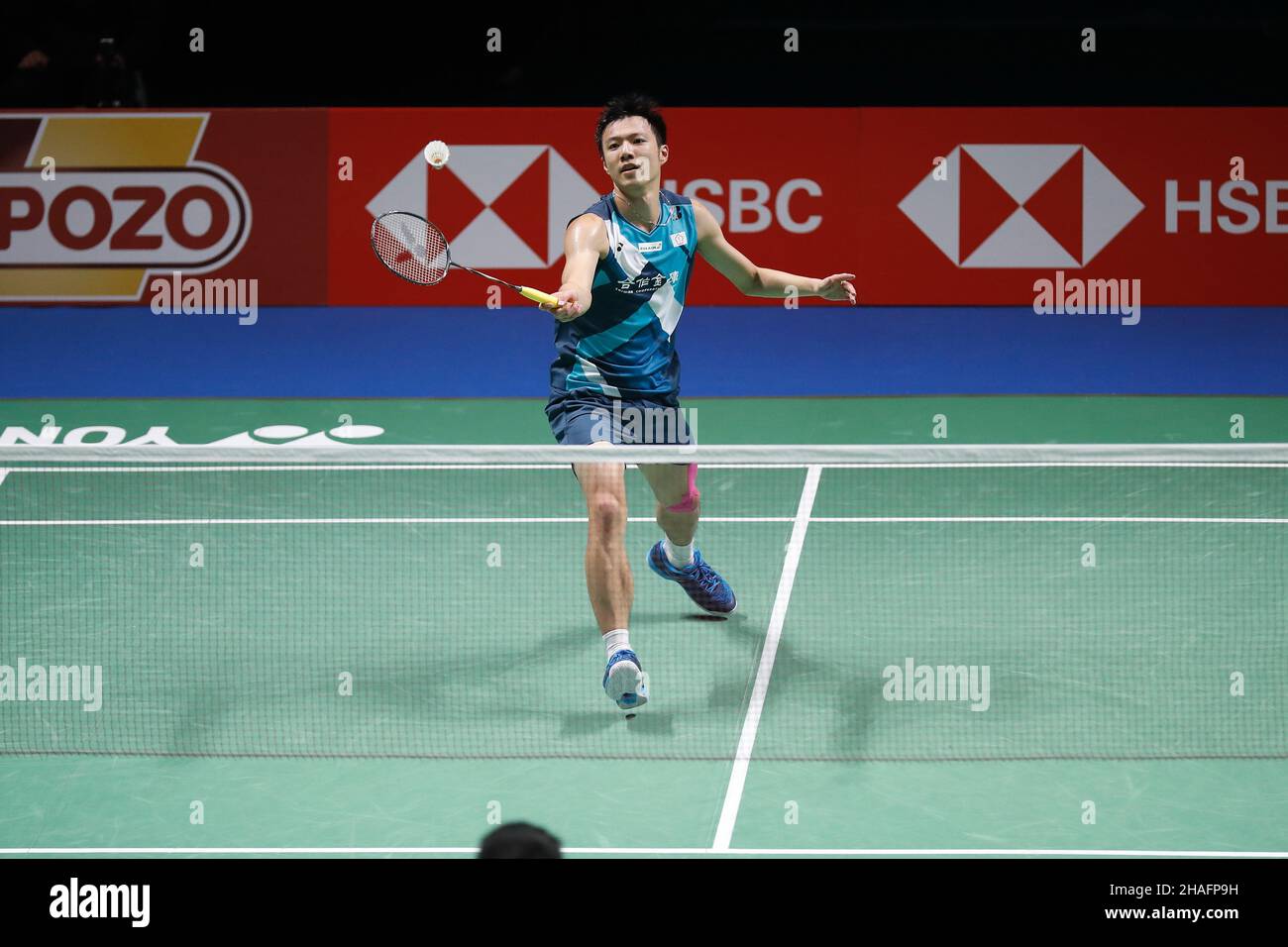 Huelva, Spagna. 12th Dic 2021. Wang Tzu Wei (TPE) Badminton : Wang Tzu Wei di Taipei durante Mens Singles 1st round match contro Zhao Jun Peng della Cina sul BWF 'TotalEnergies BWF World Championships 2021' al Palacio de Los Deportes Carolina Marin a Huelva, Spagna . Credit: Mutsu Kawamori/AFLO/Alamy Live News Foto Stock