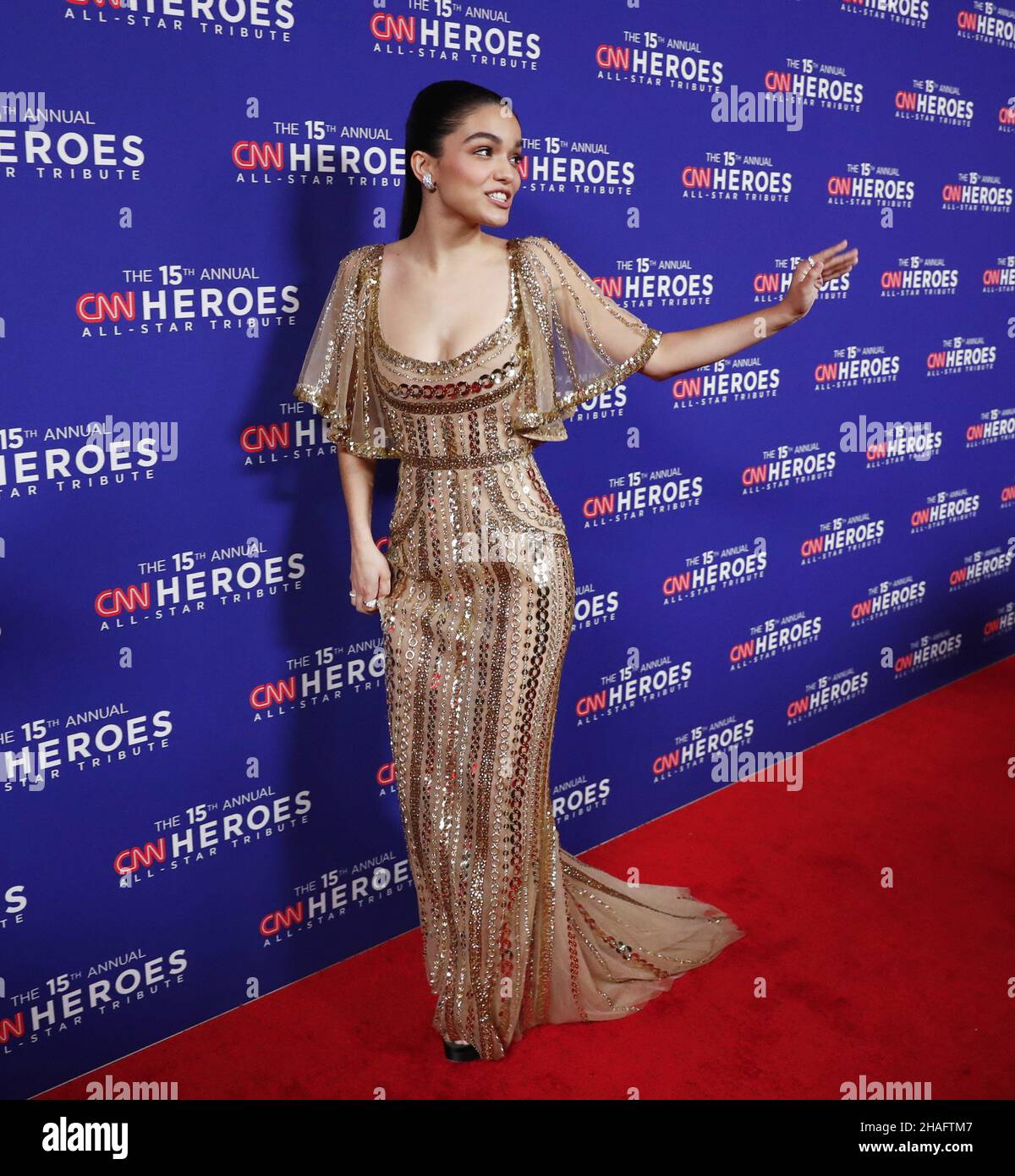 New York, Stati Uniti. 12th Dic 2021. Rachel Zegler arriva sul tappeto rosso all'annuale CNN Heroes: All-Star Tribute 15th all'American Museum of Natural History domenica 12 dicembre 2021 a New York City. Foto di John Angelillo/UPI Credit: UPI/Alamy Live News Foto Stock