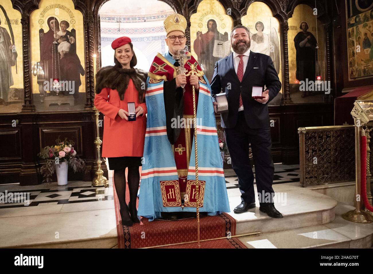 Il Granduca George Mikhailovich di Russia (Georgi Mikhailovich Romanov) e la principessa Victoria Romanovna (Rebecca Virginia Bettarini) posano dopo aver ricevuto l'Ordine di San Alessandro Nevsky e la medaglia della Santa Madre Maria di Parigi (SOKBT SOV) di Jean de Doubna, Arcivescovo delle Chiese ortodosse della Russia alla Cattedrale di San Alessandro Nevsky, il 10 dicembre 21 a Parigi, Francia. Photo by David Niviere/ABACAPRESS.COM Foto Stock