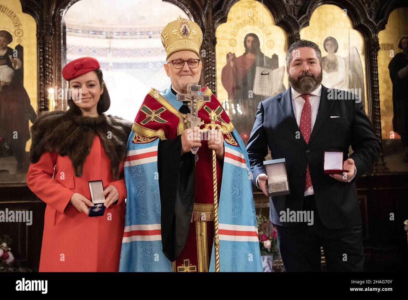 Il Granduca George Mikhailovich di Russia (Georgi Mikhailovich Romanov) e la principessa Victoria Romanovna (Rebecca Virginia Bettarini) posano dopo aver ricevuto l'Ordine di San Alessandro Nevsky e la medaglia della Santa Madre Maria di Parigi (SOKBT SOV) di Jean de Doubna, Arcivescovo delle Chiese ortodosse della Russia alla Cattedrale di San Alessandro Nevsky, il 10 dicembre 21 a Parigi, Francia. Photo by David Niviere/ABACAPRESS.COM Foto Stock