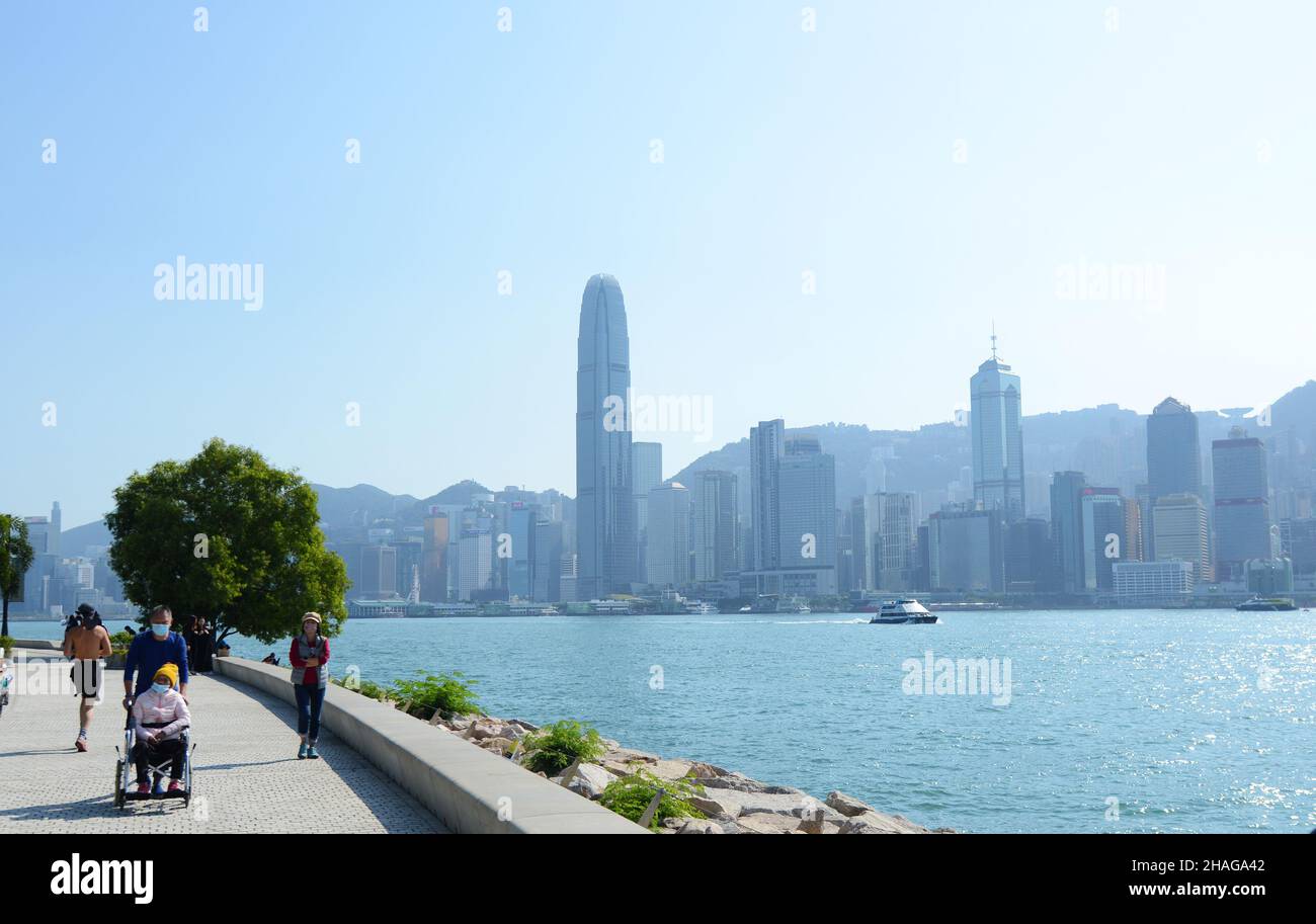 Il lungomare nel quartiere culturale di West Kowloon a Hong Kong. Foto Stock