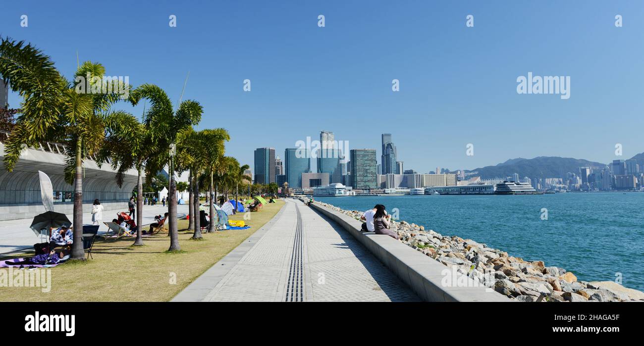 Il lungomare nel quartiere culturale di West Kowloon a Hong Kong. Foto Stock