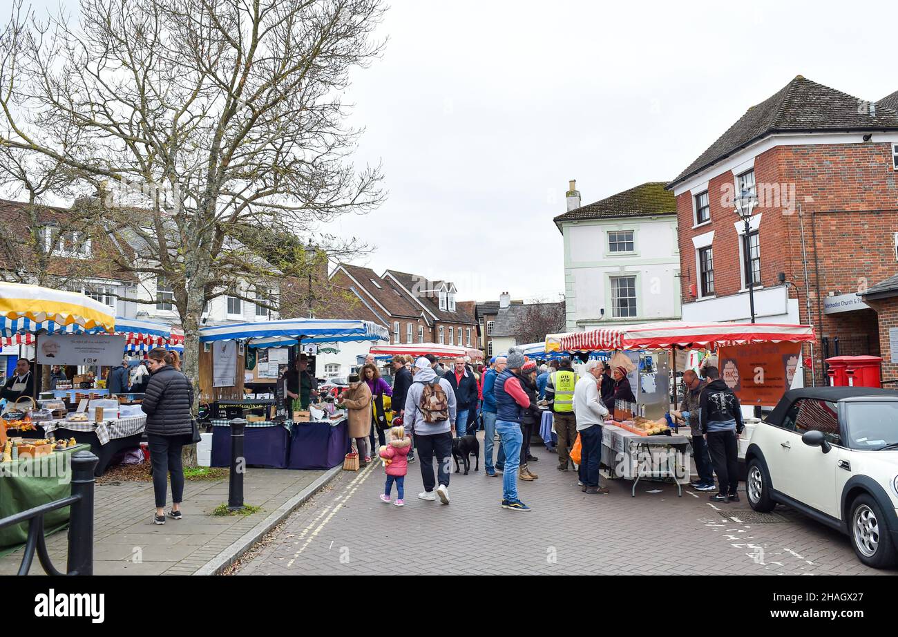 Emsworth Hampshire Inghilterra UK - il mercato agricolo che si svolge il sabato Foto Stock