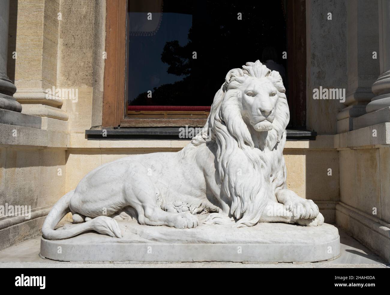 Statua di un leone a Palazzo Beylerbeyi, Istanbul, Turchia Foto Stock