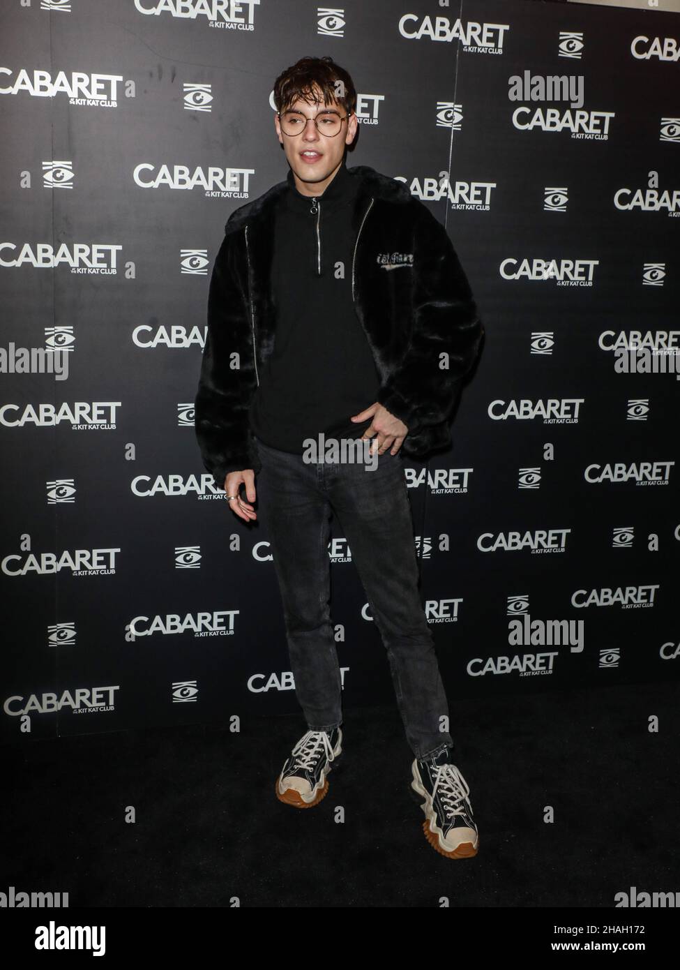 Londra, Regno Unito. 12th Dic 2021. Max Harwood partecipa a una performance di gala di 'Cabaret' al Playhouse Theatre di Londra. (Foto di Brett Cove/SOPA Images/Sipa USA) Credit: Sipa USA/Alamy Live News Foto Stock