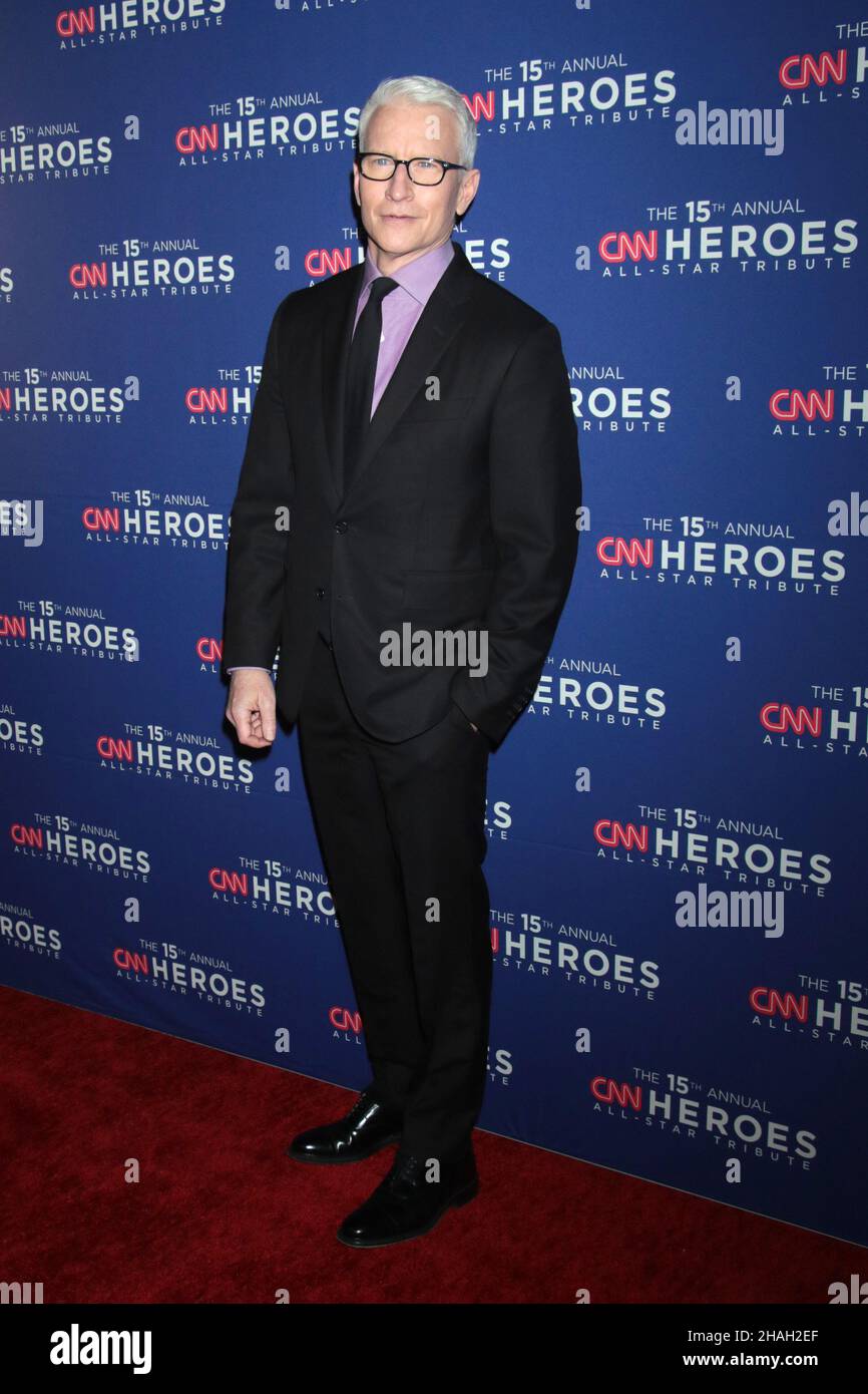 New York, NY, USA. 12th Dic 2021. Anderson Cooper al Tributo All-Star 15th della CNN Heroes all'American Museum of Natural History di New York il 12 dicembre 2021. Credit: RW/Media Punch/Alamy Live News Foto Stock