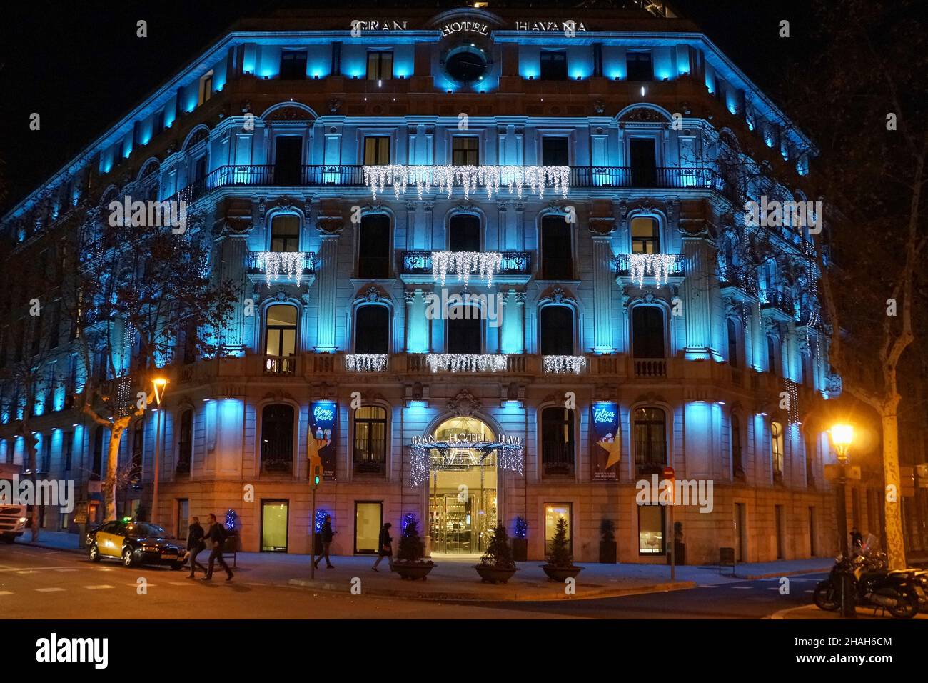 Gran Via de les Corts Catalanes Street, Gran Hotel Havana, luci natalizie, Barcellona, Spagna, Europa Foto Stock