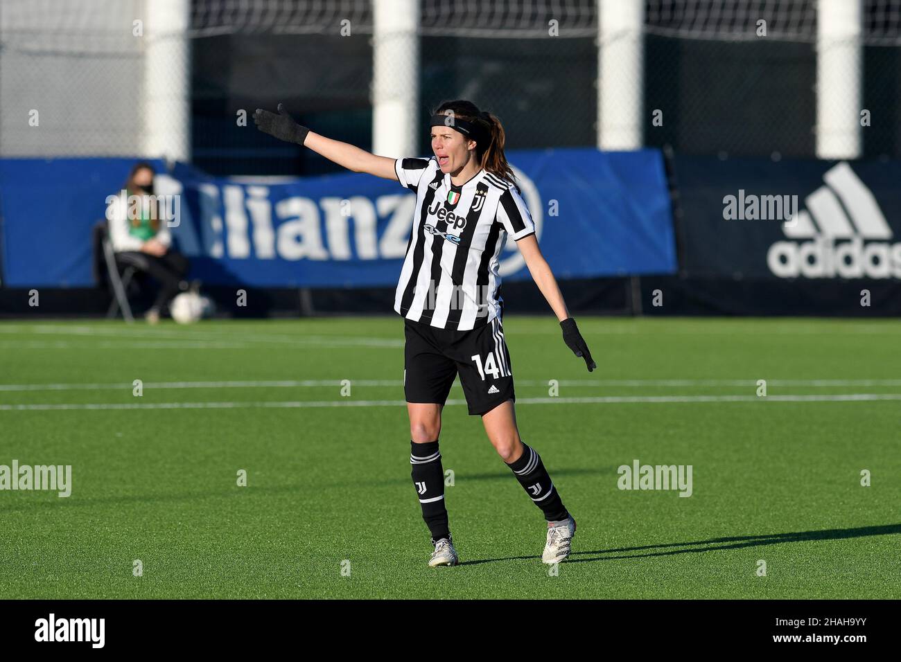 Torino, Italia. 12th Dic 2021. Sofie Pedersen della Juventus FC donne in azione durante la serie femminile 2021/2022 Una partita di campionato tra Juventus FC e AC Milan donne al Juventus Training Center il 12 dicembre 2021 a Vinovo, Italia Photo ReportterTorino Credit: Independent Photo Agency/Alamy Live News Foto Stock