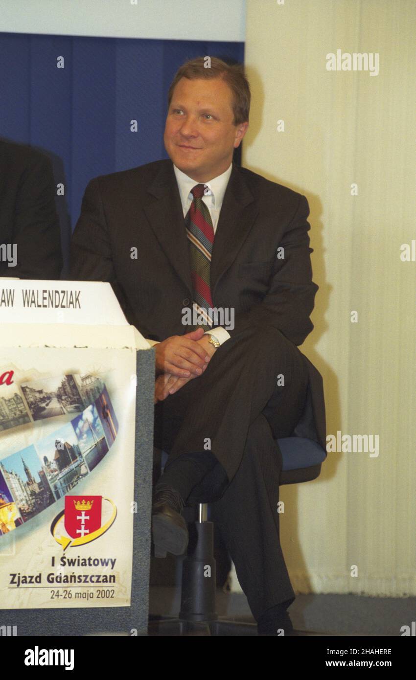 Warszawa 15.05.2002. Konferencja prasowa w Centrum Prasowym Polskiej Agencji Informacyjnej (ul. Bagatela 12) promuj¹ca i Œwiatowy Zjazd Gdañszczan 24-26 maja 2002 r. NZ. Dziennikarz, polityk, pose³ Wies³aw Walendziak. uu PAP/Grzegorz Rogiñski Varsavia 15 maggio 2002. Conferenza stampa presso il Centro Stampa dell'Agenzia Polishn dell'informazione (12 Bagatela St.) per promuovere il primo Congresso Mondiale dei nativi di Danzica il 24-26 maggio 2002. Nella foto: Giornalista, politico e vice Sejm Wieslaw Walendziak. uu PAP/Grzegorz Roginski Foto Stock