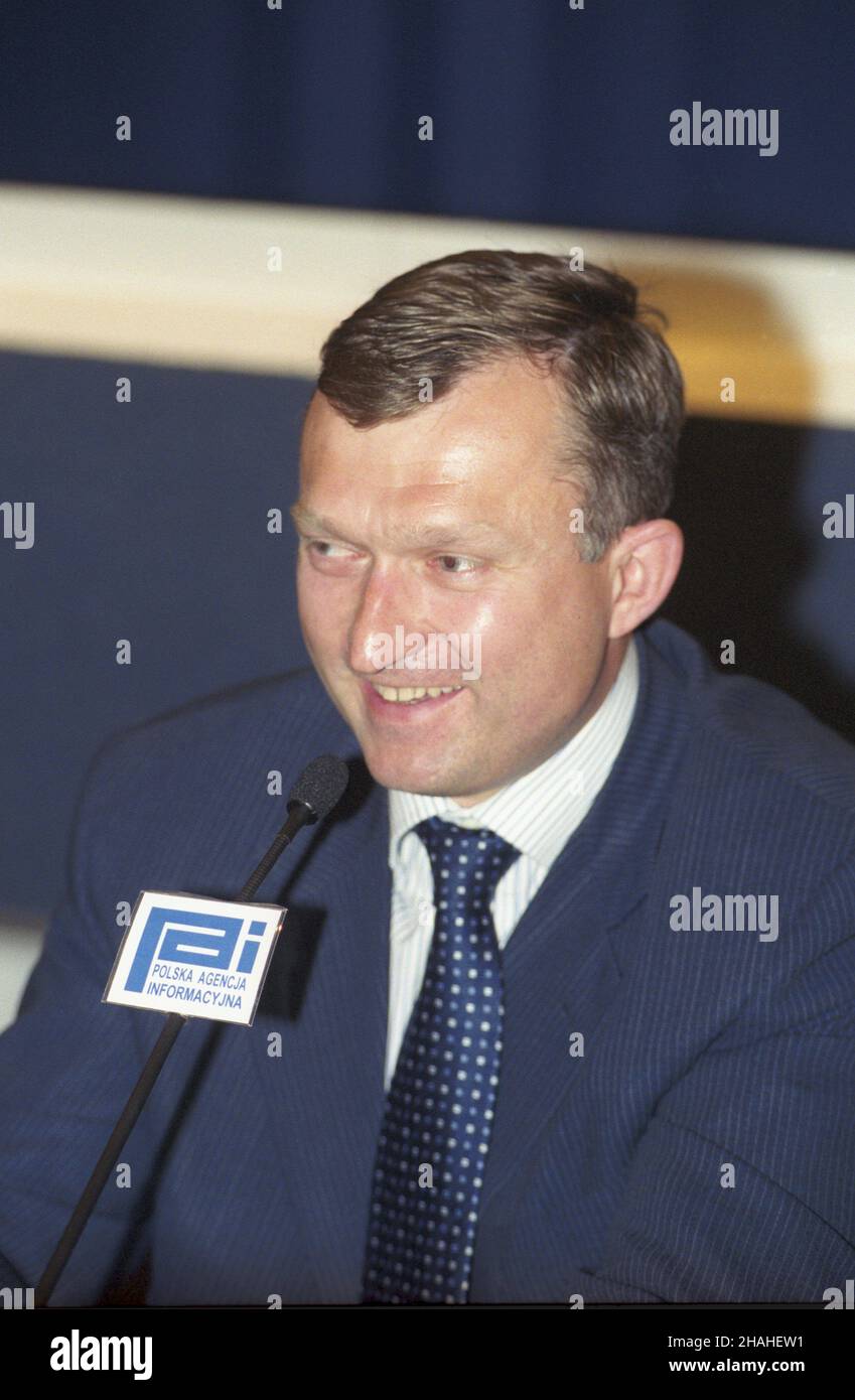 Warszawa 23.05.2002. Konferencja prasowa ambasadorów Litwy i Estonii, akredytowanych w RP, w Centrum Prasowym Polskiej Agencji Informacyjnej przy ul. Bagatela. NZ. ambasador Litwy w RP Darius Degutis. uu PAP/Grzegorz Rogiñski Varsavia 23 maggio 2002. Conferenza stampa degli Ambasciatori di Lituania ed Estonia in Polonia presso il centro stampa dell'Agenzia polacca per l'informazione (PAI) in via Bagatela. Nella foto: Ambasciatore di Lituania in Polonia Darius Degutis. uu PAP/Grzegorz Roginski Foto Stock