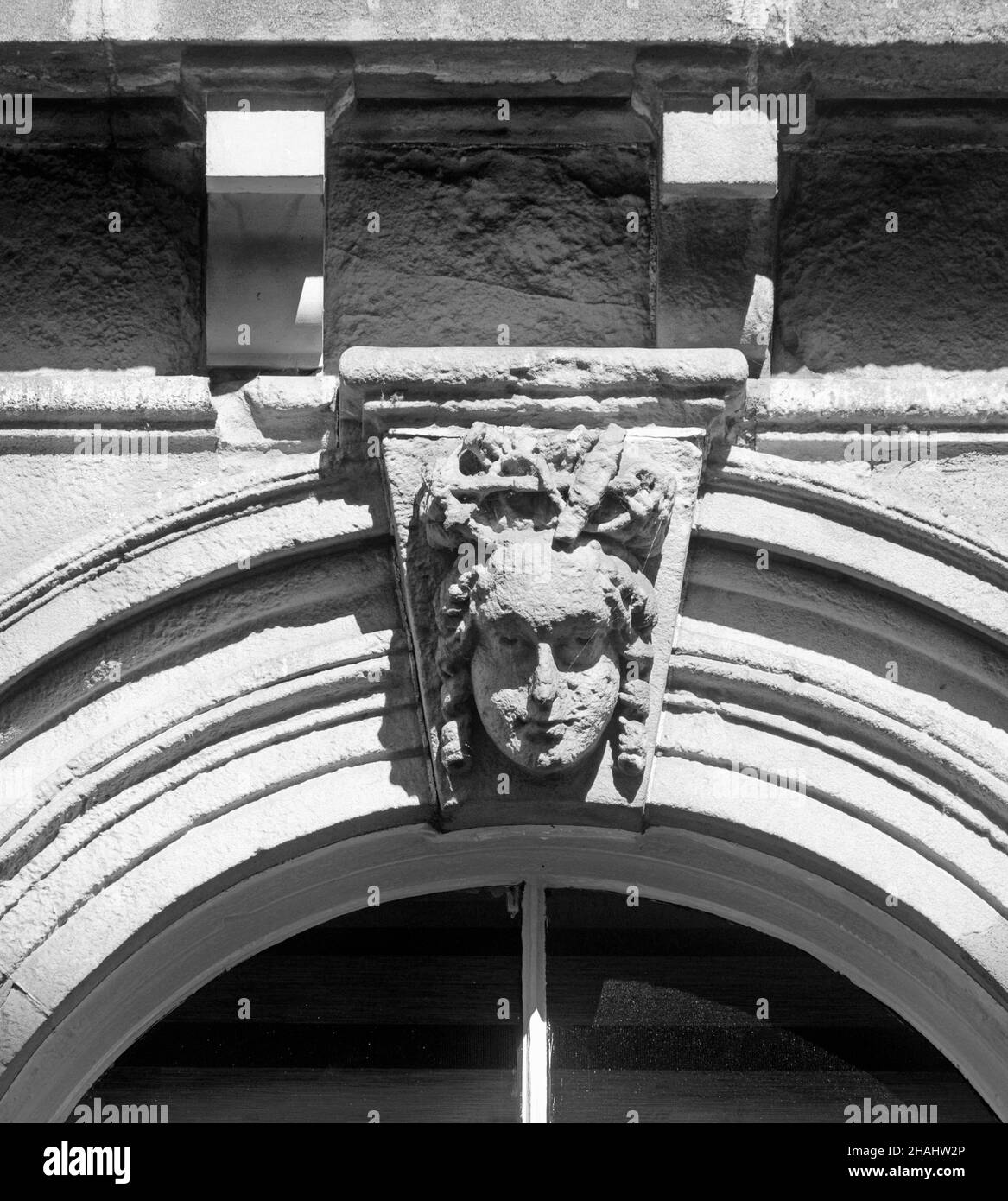 Chiave scolpita sopra la porta. Inverness, Scozia. Foto Stock