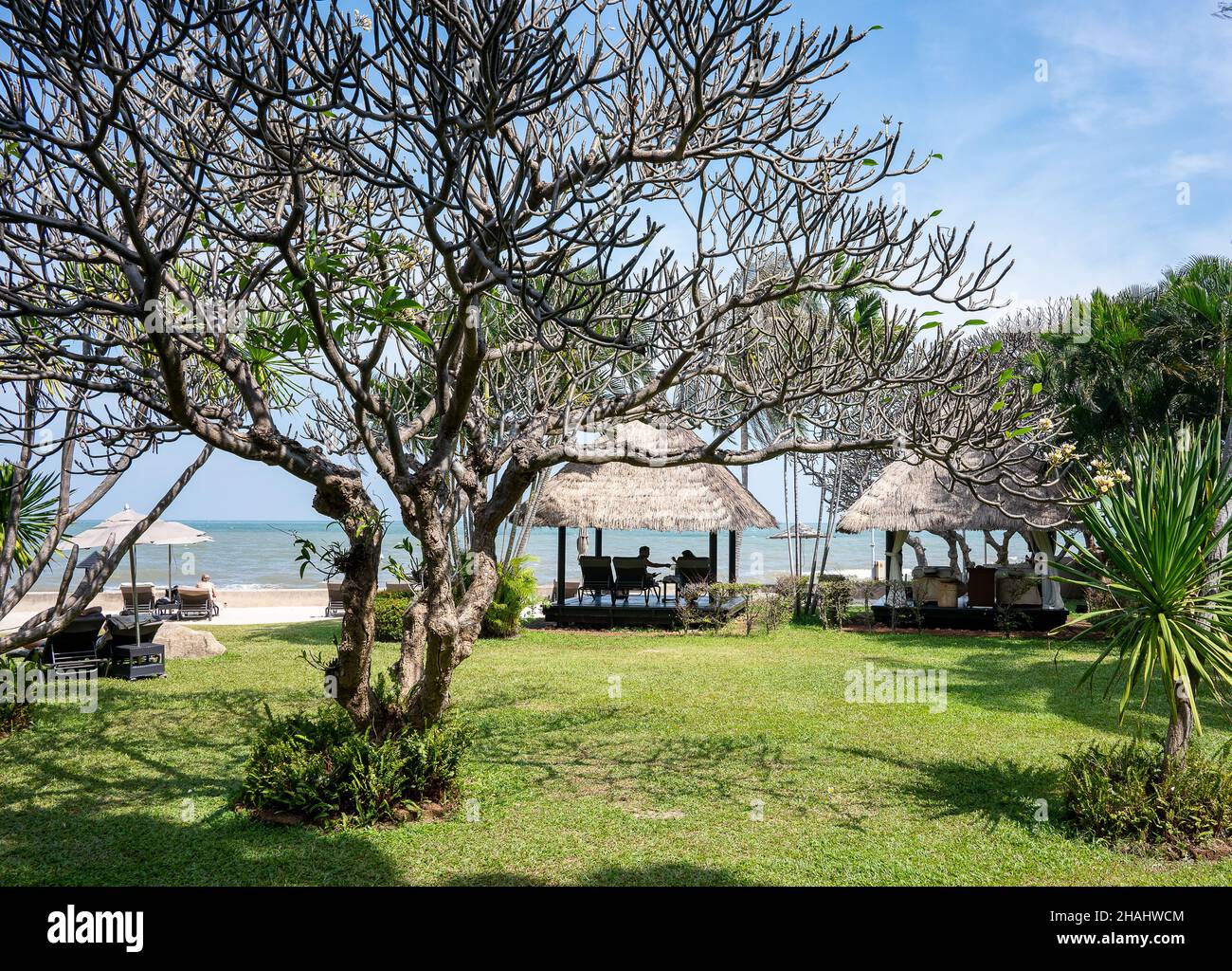 Resort presso la spiaggia di Hua Hin. Hua Hin è una popolare destinazione di viaggio nella provincia di Prachuap Khiri Khan della Thailandia. Foto Stock