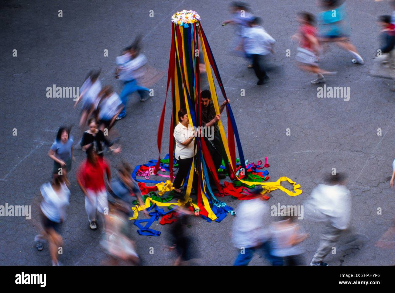 Ballare intorno al Maypole a Brooklyn Heights Brooklyn New York Foto Stock