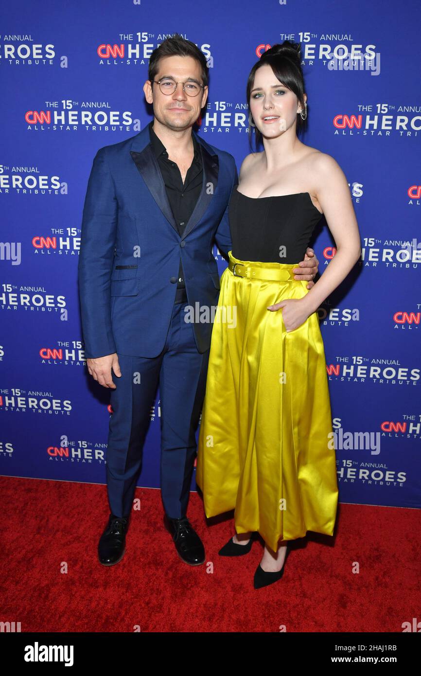 Jason Ralph e Rachel Brosnahan partecipano al 15th annuale CNN Heroes: All-Star Tribute al American Museum of Natural History il 12 dicembre 2021. Foto Stock