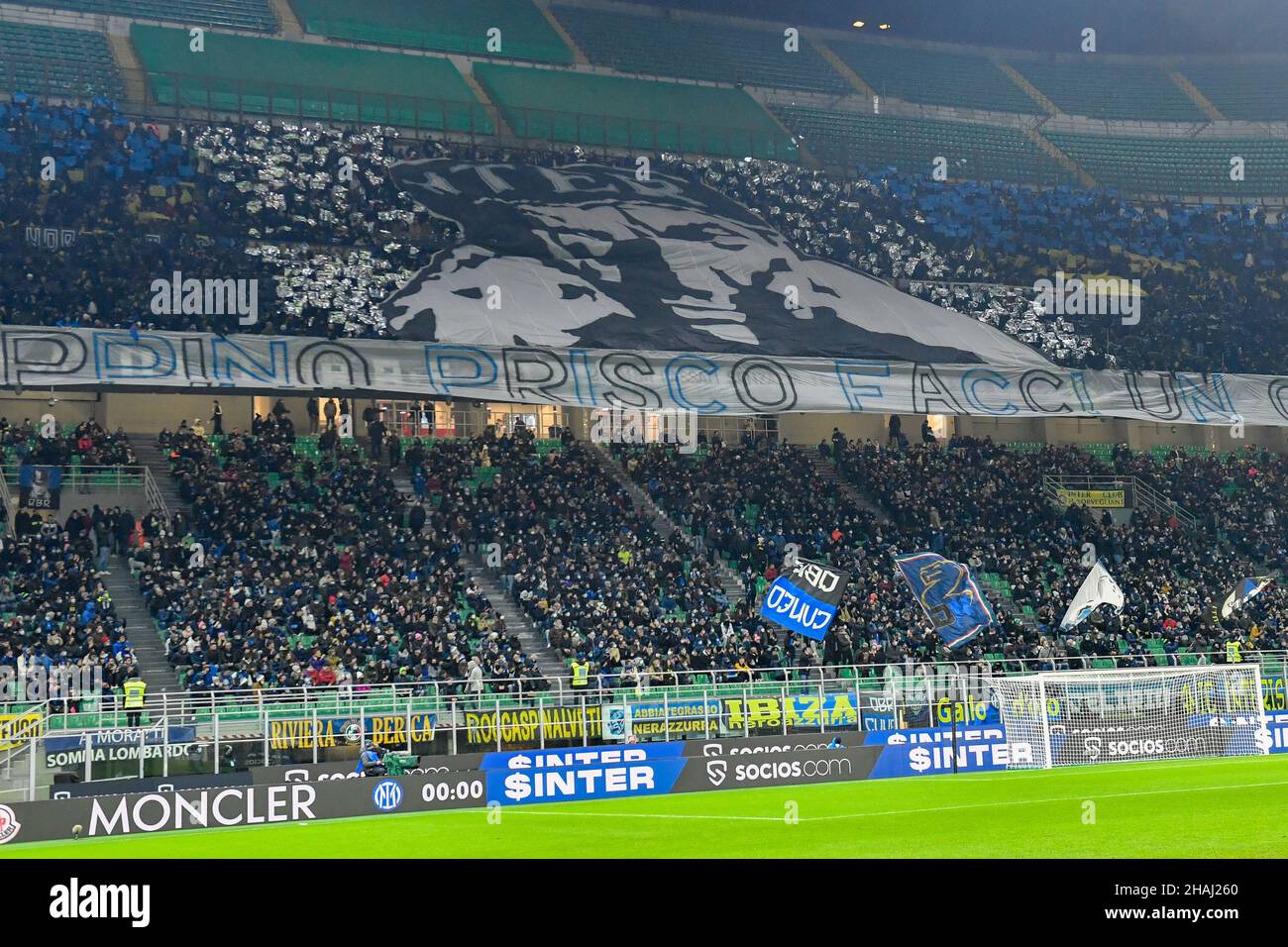Milano, Italia. 12th Dic 2021. Gli appassionati di calcio dell'Inter hanno visto sugli stand durante la serie Una partita tra Inter e Cagliari a Giuseppe Meazza a Milano. (Photo Credit: Gonzales Photo/Alamy Live News Foto Stock