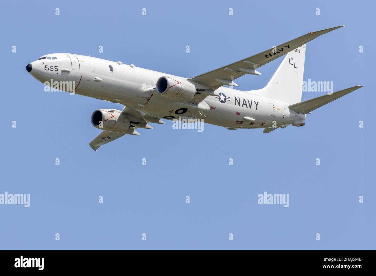A United States Navy P-8A Poseidon (737-8FV) che si esibisce all'evento Airshow London SkyDrive del 2021 che si tiene a Londra, Ontario, Canada. Foto Stock