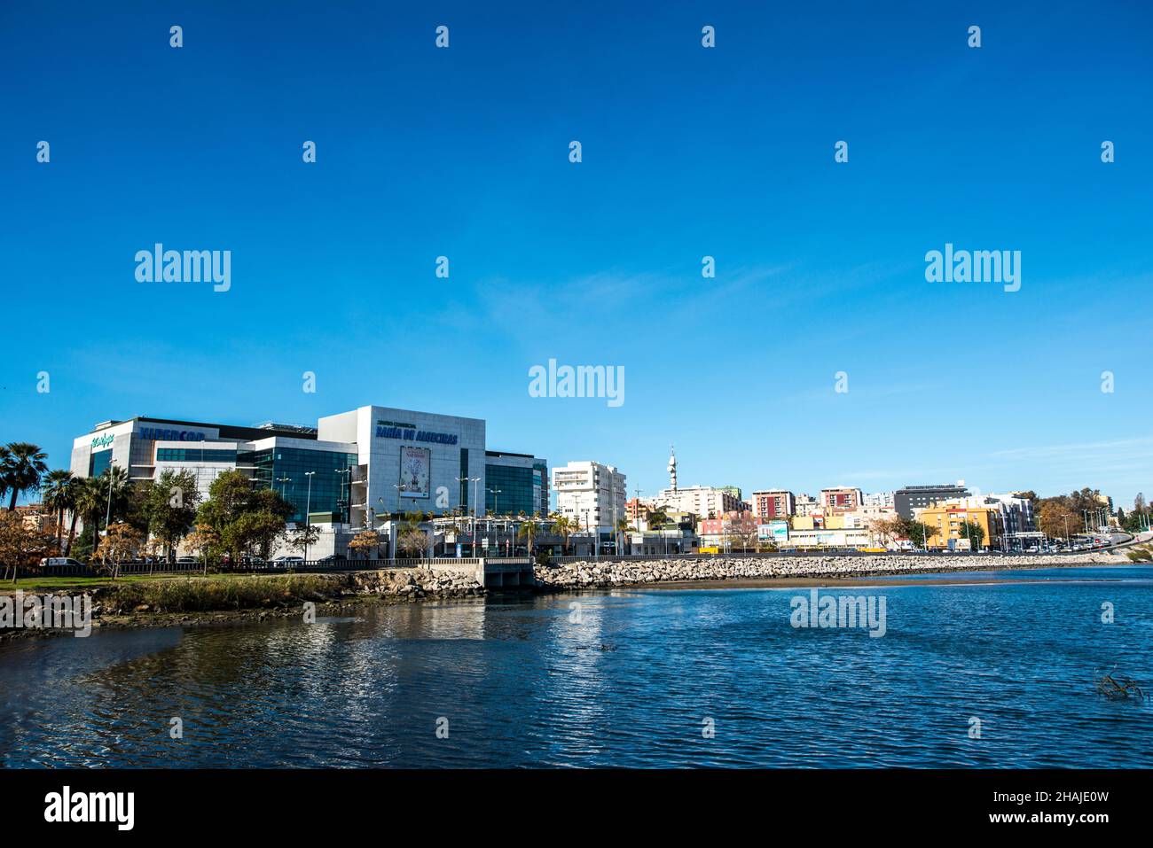 El Corte Inglés vicino al porto di Algeciras Bay Foto Stock