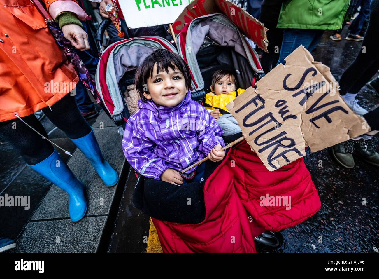 Giornata globale d'azione per la giustizia climatica COP26 Glasgow, Scozia, Regno Unito. 100.000 persone hanno manifestato il 6th novembre 2021 come parte dei colloqui sul cambiamento climatico. Foto Stock