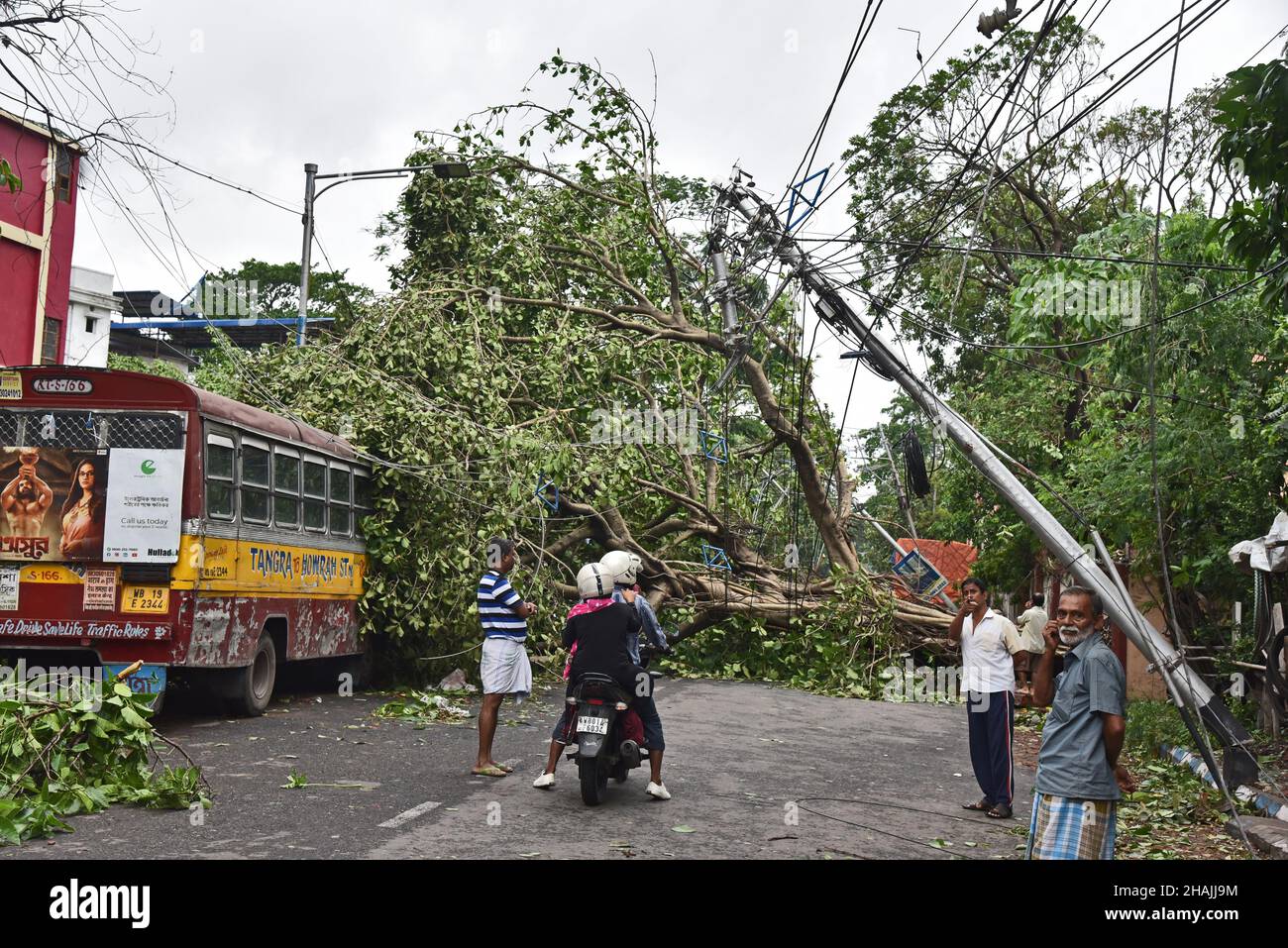 Tempesta super ciclonica Amphan era un potente e catastrofico ciclone tropicale che ha causato danni diffusi nell'India orientale, in particolare nel Bengala occidentale e in Odisha. Il ciclone ha ucciso almeno 84 persone in India e Bangladesh. Kolkata, India. Foto Stock