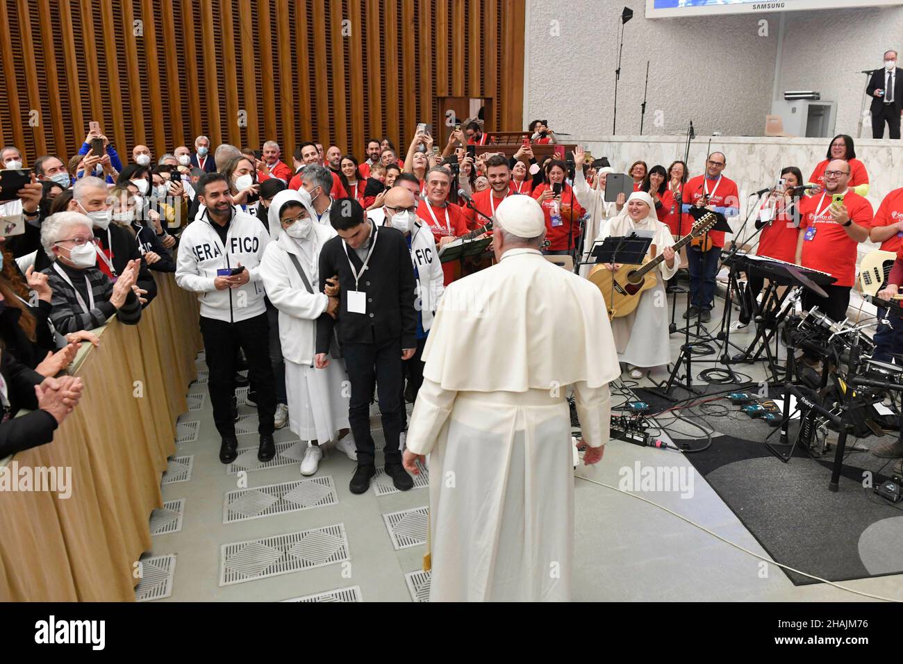 Papa Francesco in udienza all'Istituto Serafico di Assisi, Città del Vaticano, 13 dicembre 2021. LIMITATO ALL'USO EDITORIALE - Vatican Media/Spaziani. Foto Stock