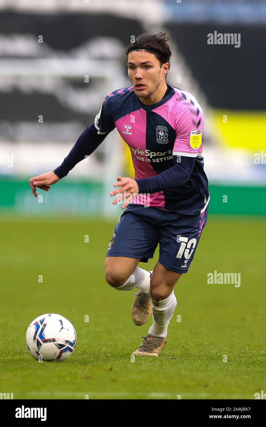 Il Callum o'Hare di Coventry City durante la partita del campionato Sky Bet al John Smith's Stadium, Huddersfield. Data foto: Sabato 11 dicembre 2021. Foto Stock