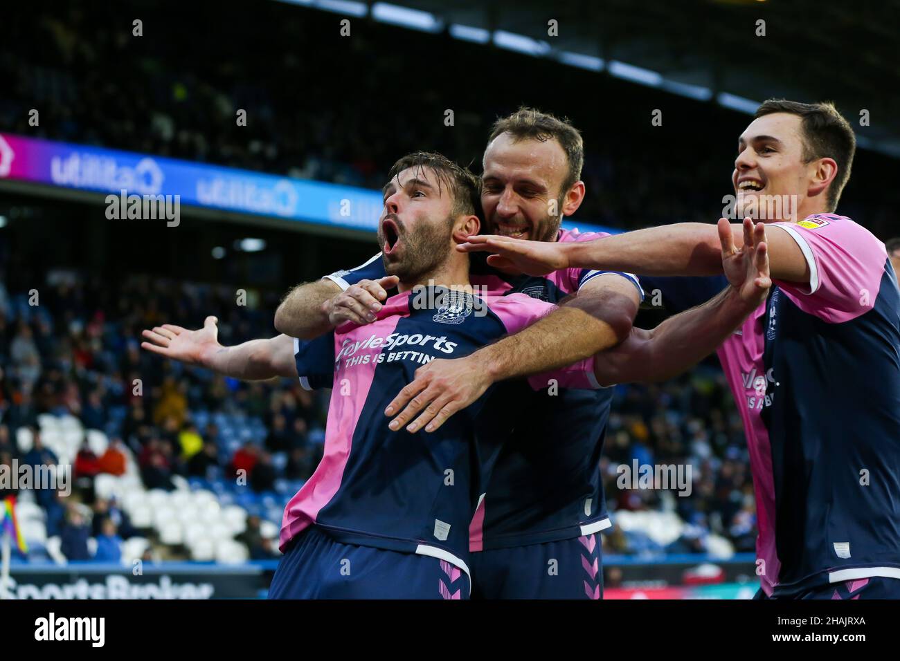 Matt Godden di Coventry City festeggia il punteggio durante la partita del campionato Sky Bet al John Smith's Stadium, Huddersfield. Data foto: Sabato 11 dicembre 2021. Foto Stock