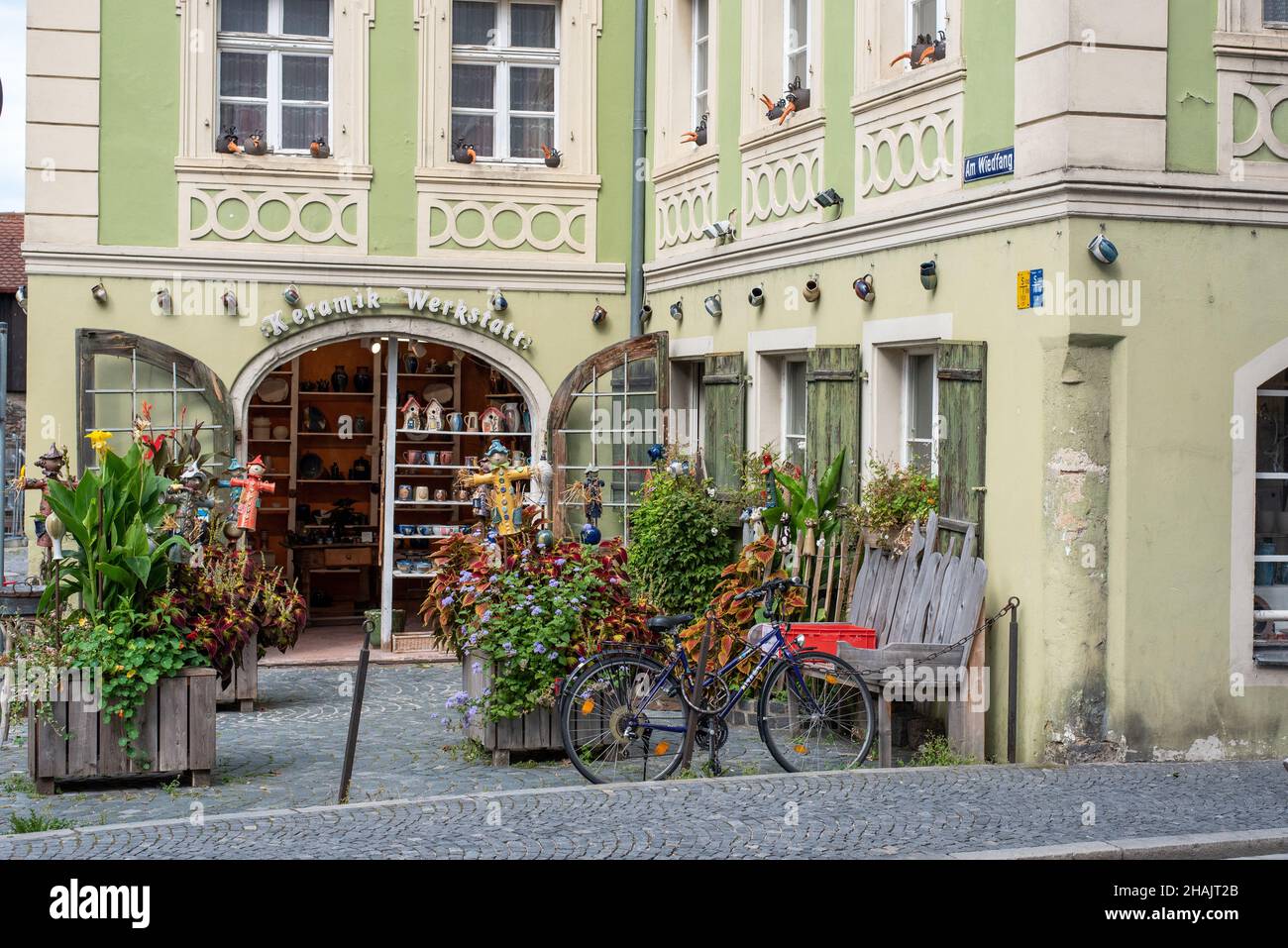 Un vecchio negozio d'epoca nel centro di Ratisbona, Baviera, Germania Foto Stock