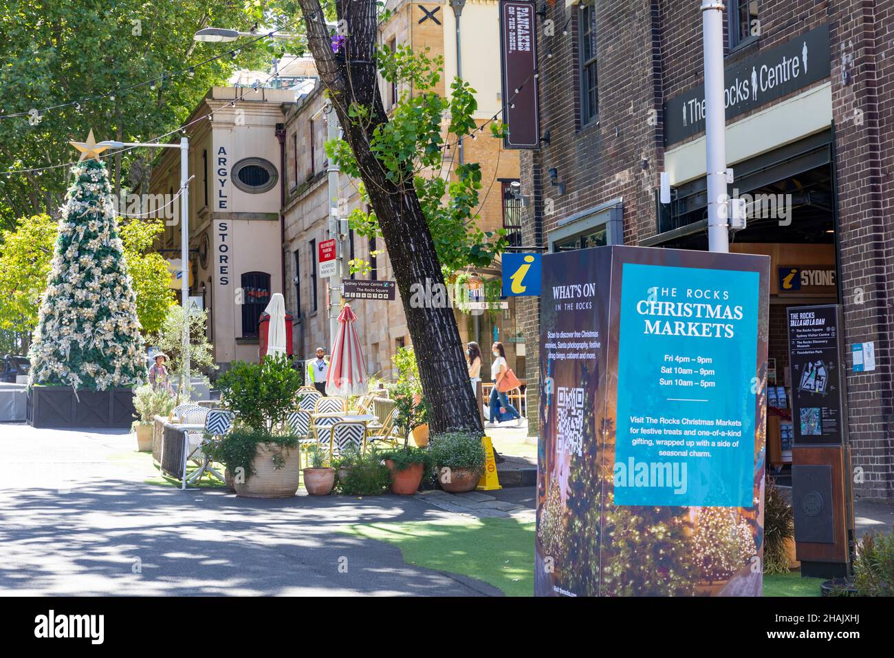 Decorazioni natalizie nell'area Rocks del centro di Sydney, NSW, Australia Foto Stock