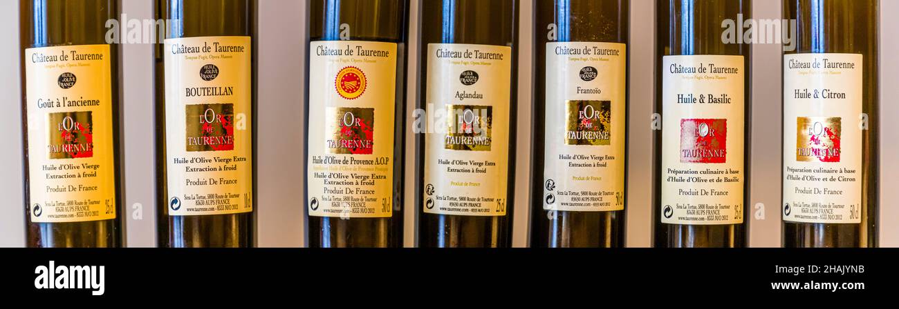 Moderno frantoio Chateau de Taurenne a Aups, Francia. Gli oli d'oliva di Chateau de Taurenne ricevono regolarmente premi. In particolare, l'olio d'oliva della Provenza con sigillo AOP di diverse varietà regionali ha successo, così come la "Gout de l'acienne", che è deliberatamente fermentata Foto Stock