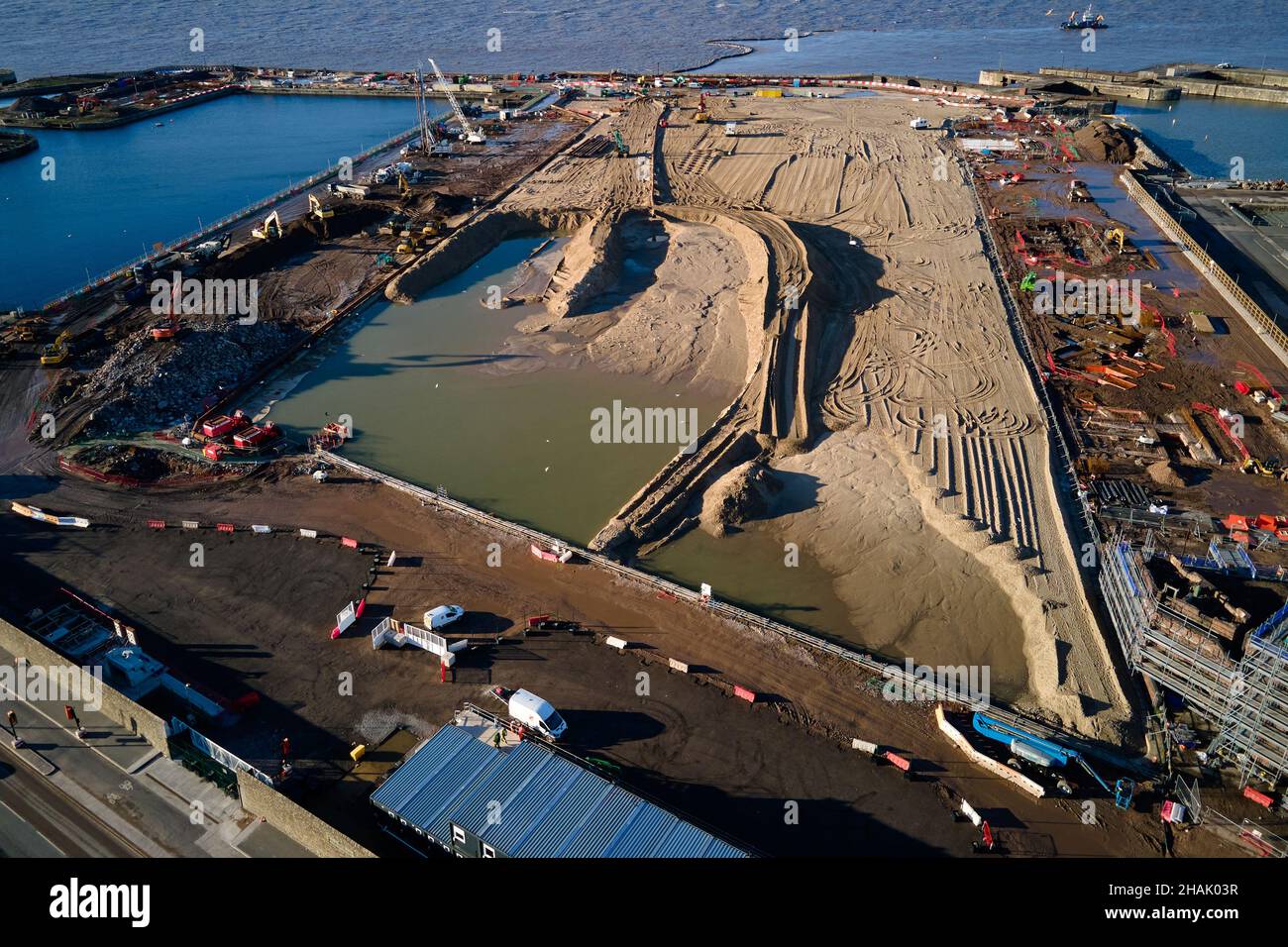 Liverpool, Merseyside, Regno Unito - Dic, 02 2021. Una vista aerea generale del molo di Bramley-Moore durante la costruzione di un nuovo stadio di calcio per l'Everton Foot Foto Stock