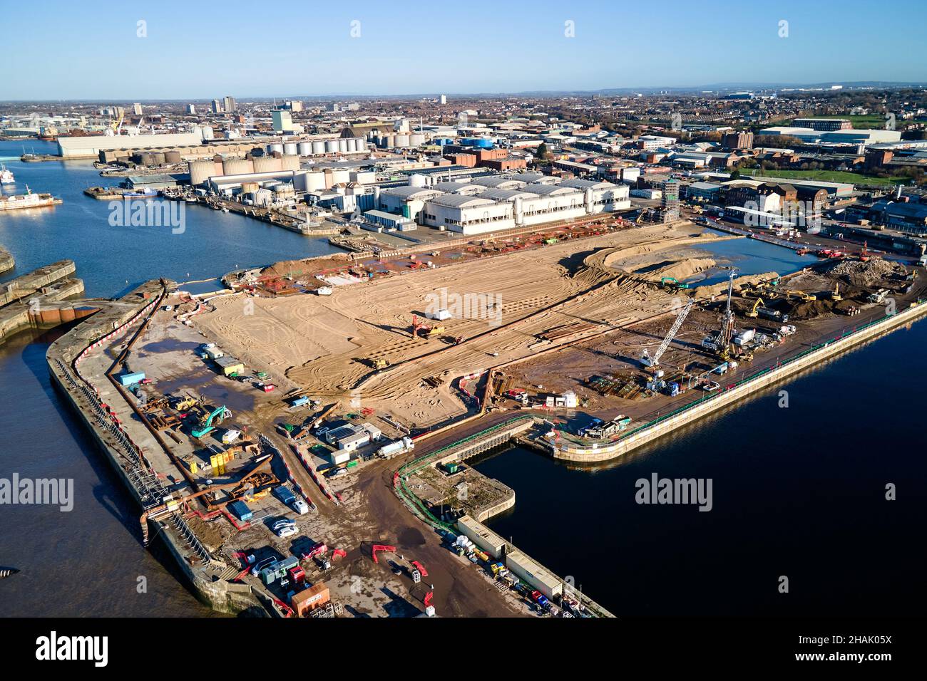 Liverpool, Merseyside, Regno Unito - Dic, 02 2021. Una vista aerea generale del molo di Bramley-Moore durante la costruzione di un nuovo stadio di calcio per l'Everton Foot Foto Stock