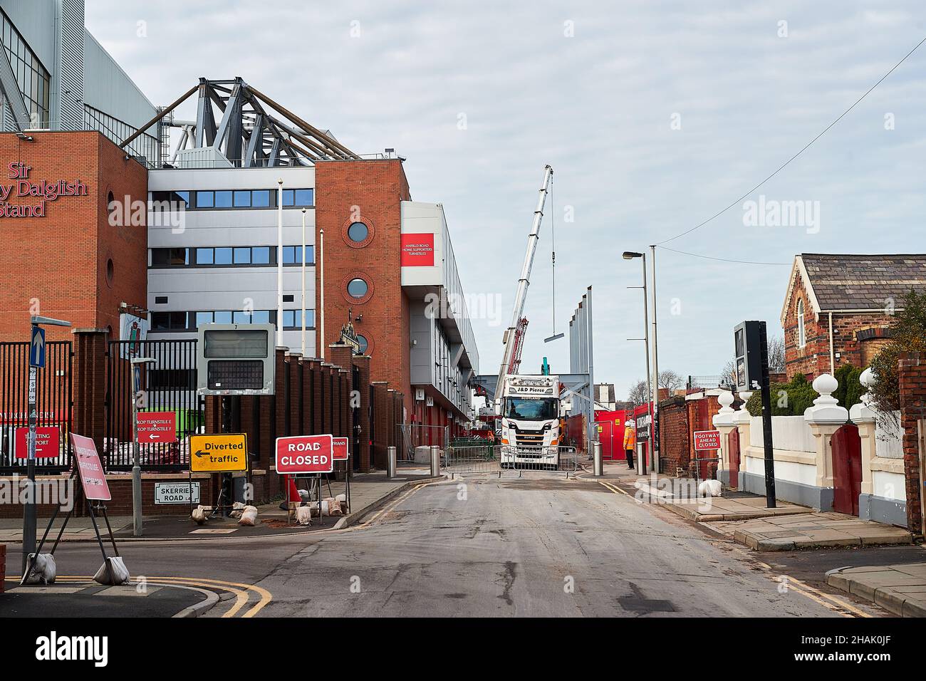 Liverpool, Merseyside, Regno Unito - Dic, 02 2021. Una vista generale del sito di Anfield Road all'Anfield Stadium del Liverpool Football Club come constructio Foto Stock