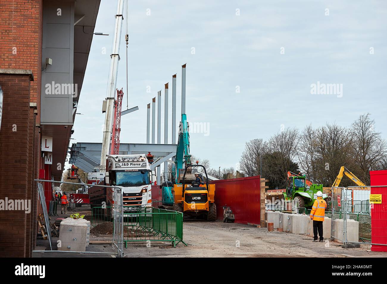 Liverpool, Merseyside, Regno Unito - Dic, 02 2021. Una vista generale del sito di Anfield Road all'Anfield Stadium del Liverpool Football Club come constructio Foto Stock