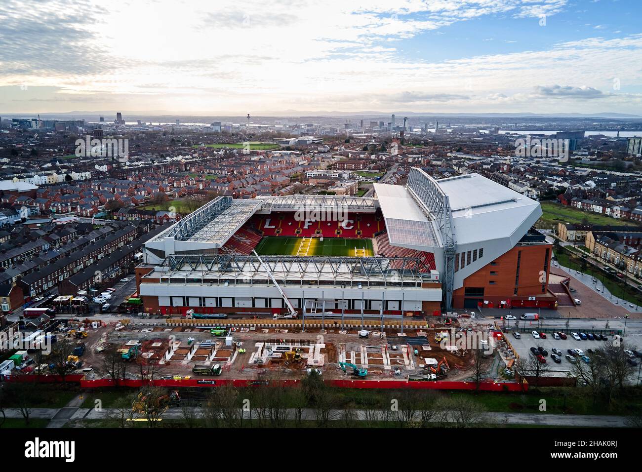 Liverpool, Merseyside, Regno Unito - Dic, 02 2021. Una vista aerea generale del sito di Anfield Road all'Anfield Stadium del Liverpool Football Club come contro Foto Stock