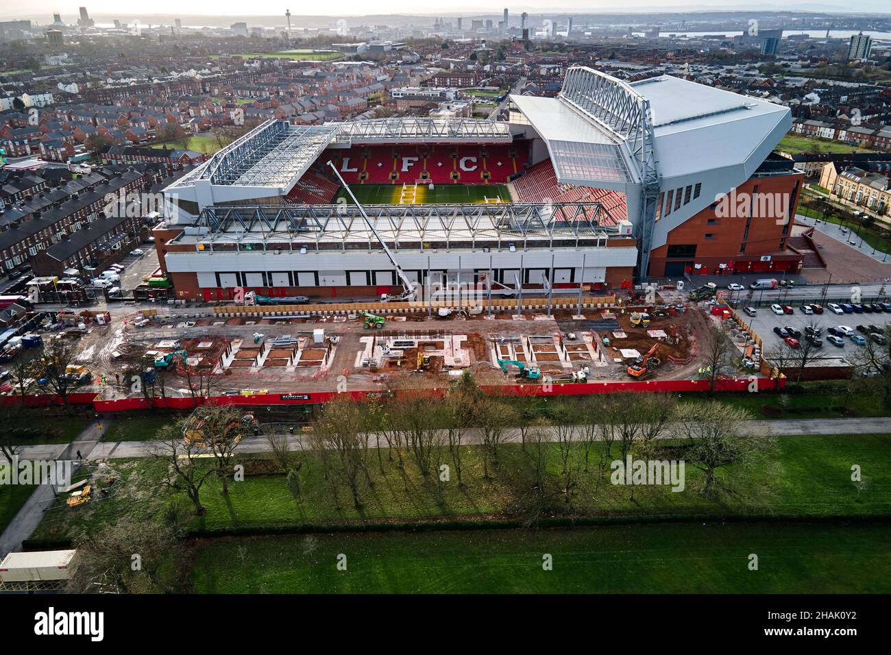 Liverpool, Merseyside, Regno Unito - Dic, 02 2021. Una vista aerea generale del sito di Anfield Road all'Anfield Stadium del Liverpool Football Club come contro Foto Stock