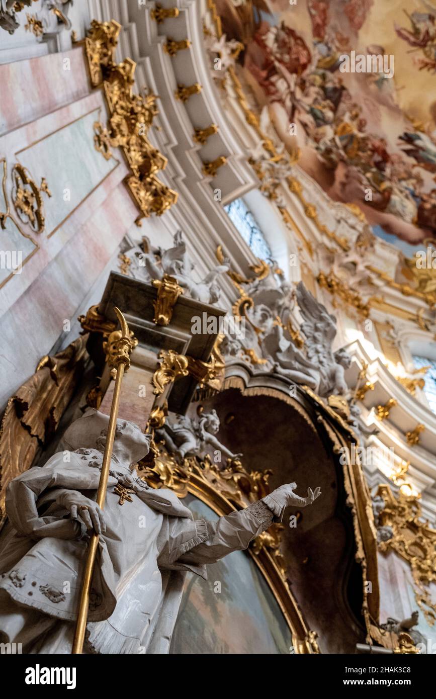 Bellissimi affreschi decorativi all'interno della chiesa Maria Assunta in Bavarian Ettal, Germania Foto Stock