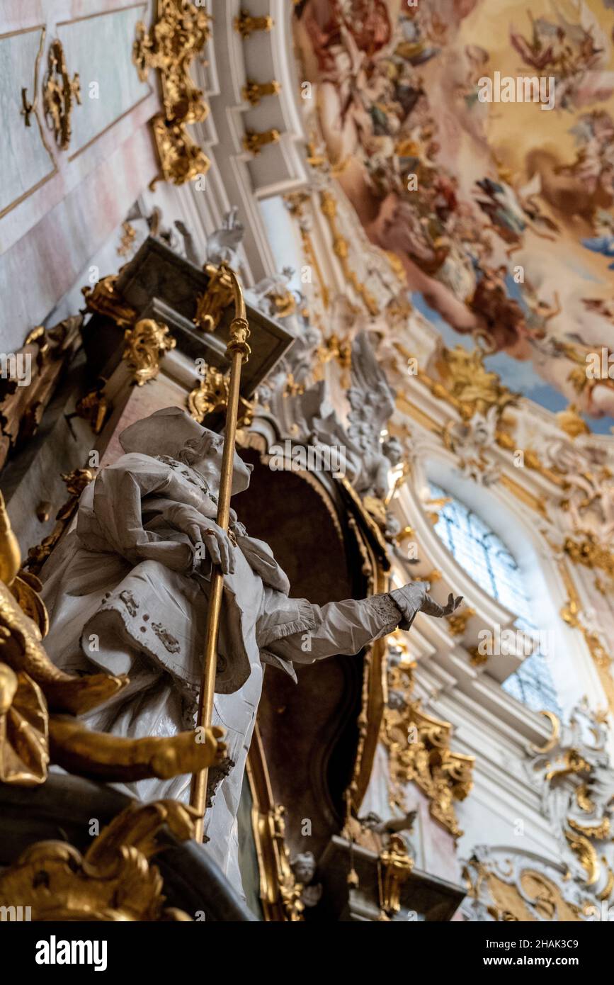 Bellissimi affreschi decorativi all'interno della chiesa Maria Assunta in Bavarian Ettal, Germania Foto Stock