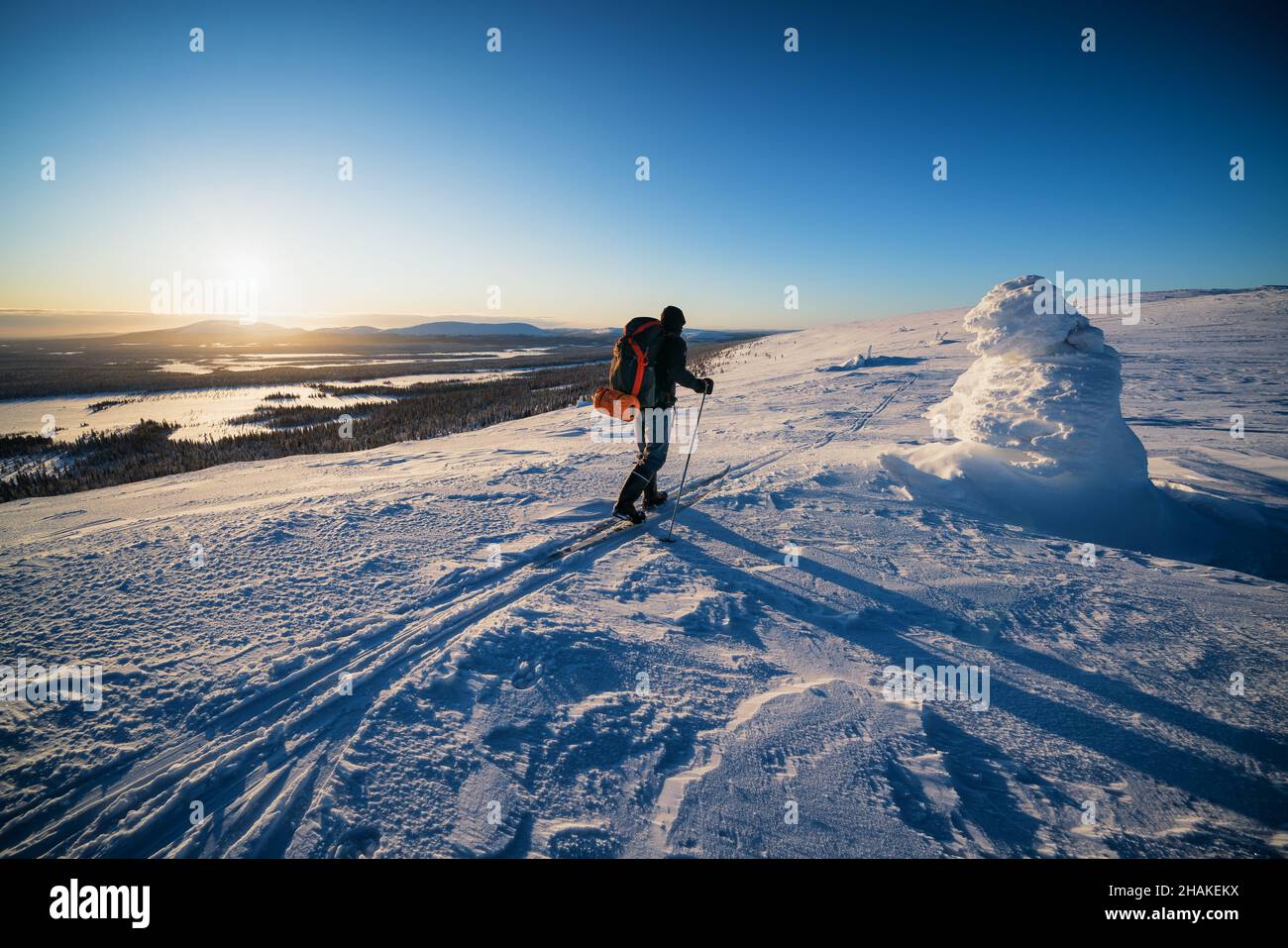 Sciare a Aakenustunturi Fell, Kittilä, Lapponia, Finlandia Foto Stock