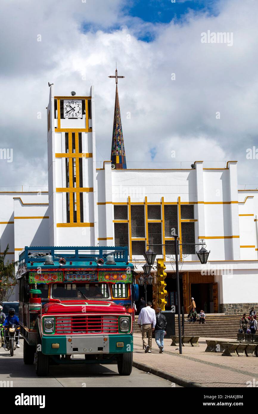 Sonson, Antioquia / Colombia - 19 novembre 2021. Trasporto contadino delle città colombiane. Foto Stock