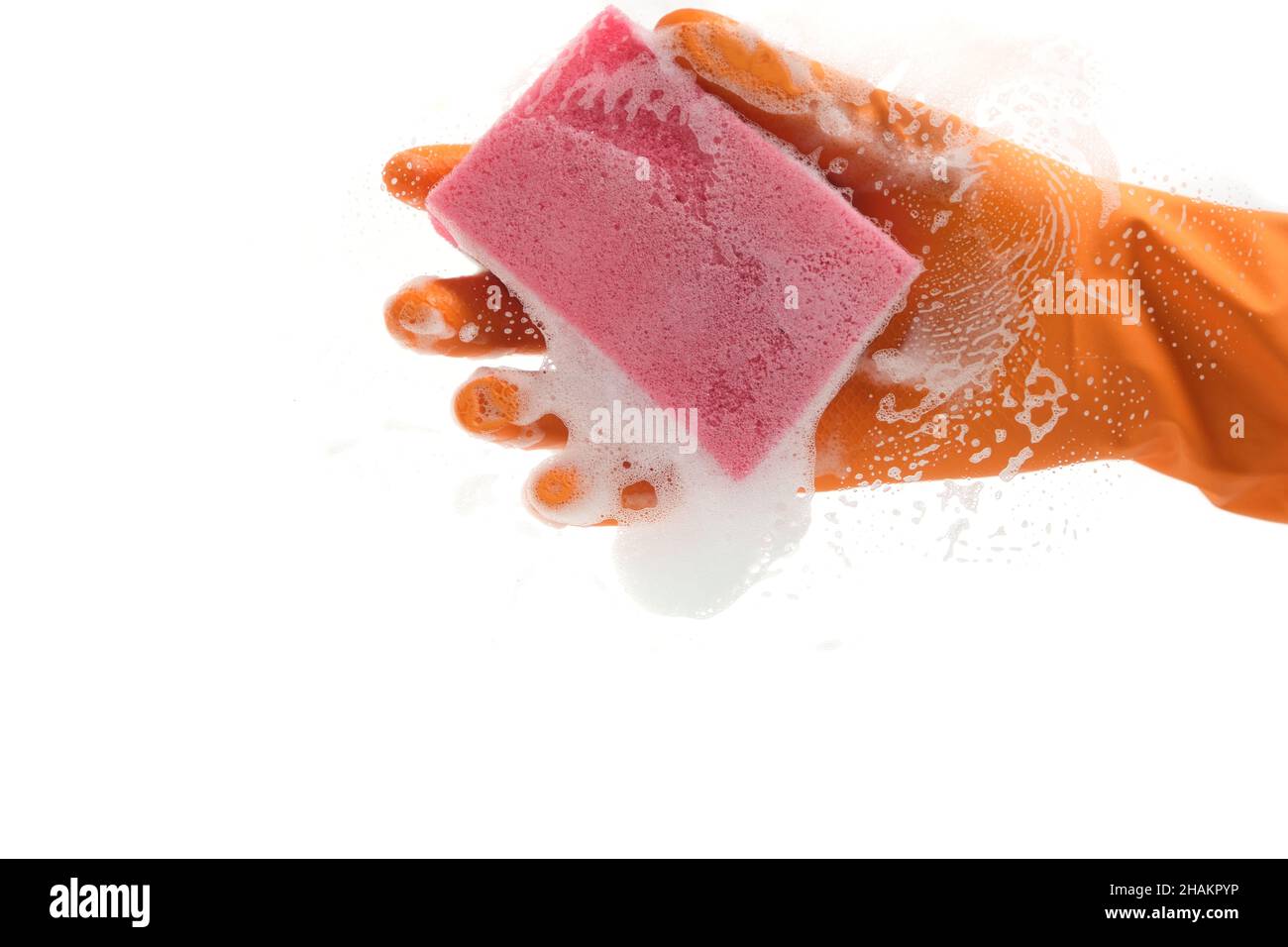 Pulitore mano nel guanto con spugna per la pulizia a umido su fondo bianco lava finestra Foto Stock