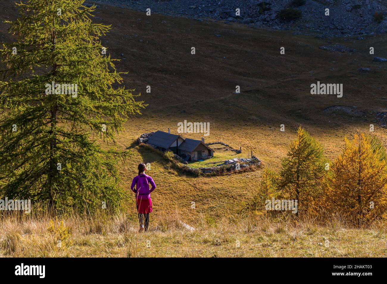 ALPES DE HAUTE-PROVENCE, 04, VALLE DI UBAYE, VILLAGGIO DI LAUZET-SUR-UBAYE, LAUZET LAGO Foto Stock