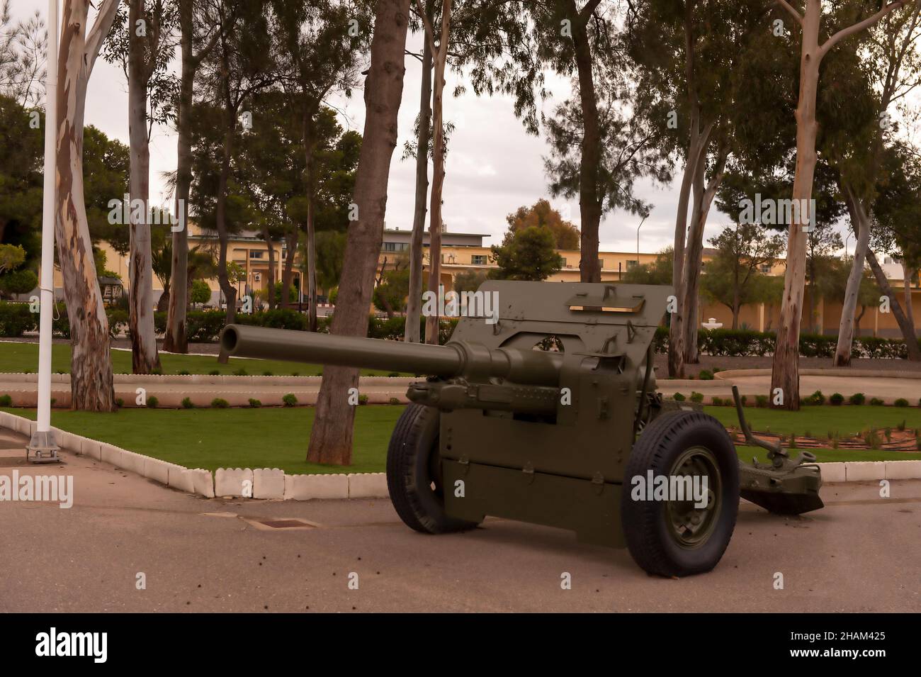 Armi di guerra mostrate per la vostra visita Foto Stock